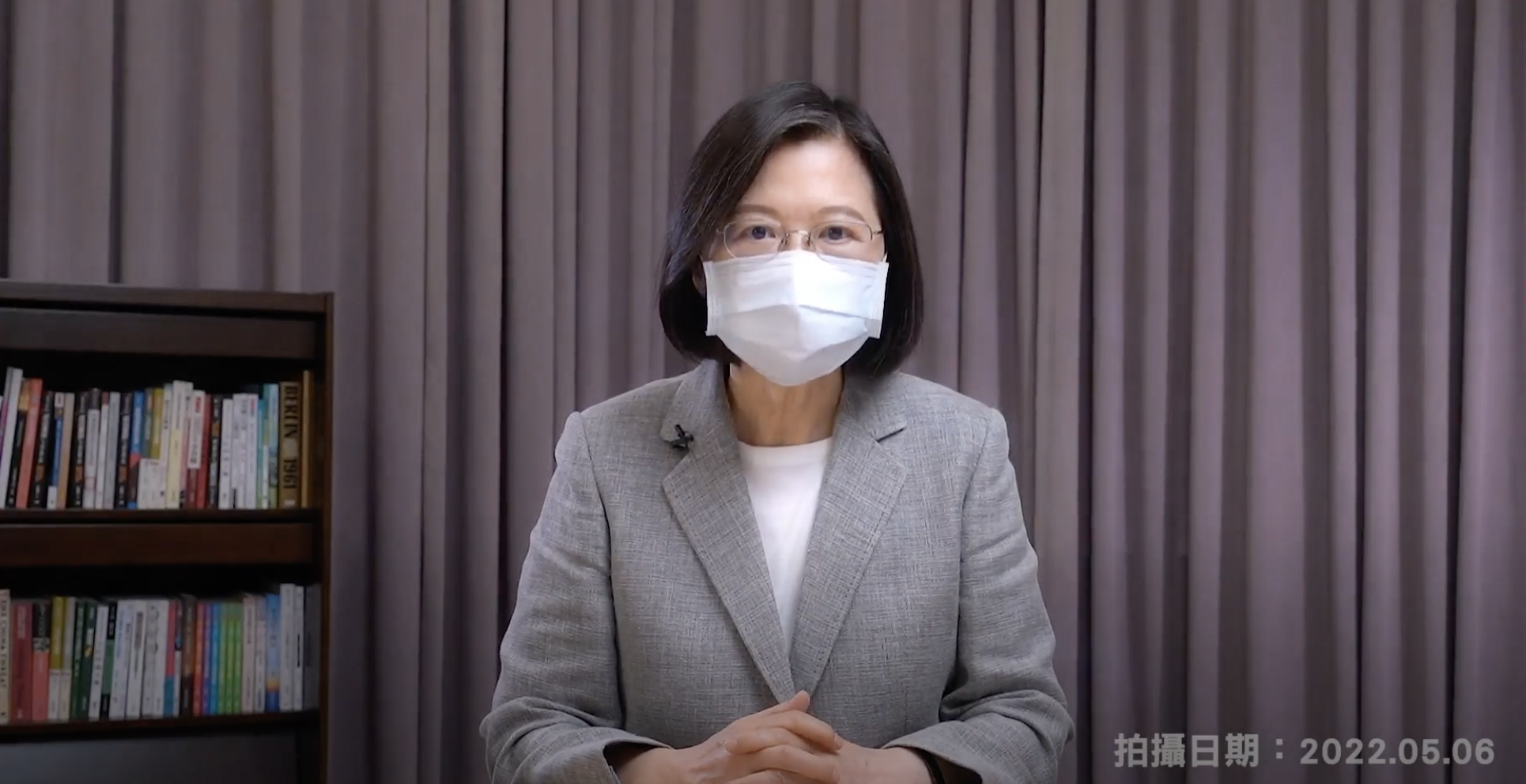 總統蔡英文今對防疫工作進行談話，呼籲大家持續落實戴好口罩，勤洗手等防疫習慣。（總統府提供）