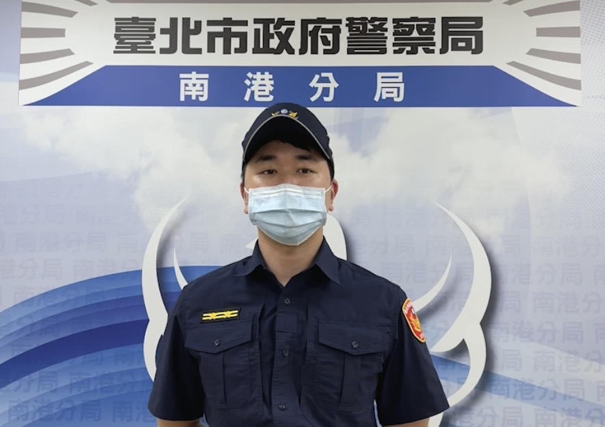 南港派出所長林承偉說明案情。（翻攝畫面）