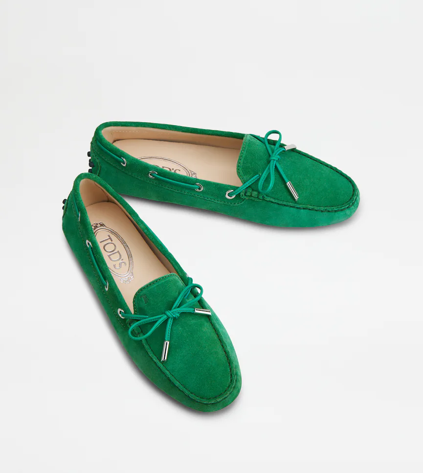 麂皮綠色豆豆鞋 NT$18,800 Tod’s 。(Tod’s 提供)