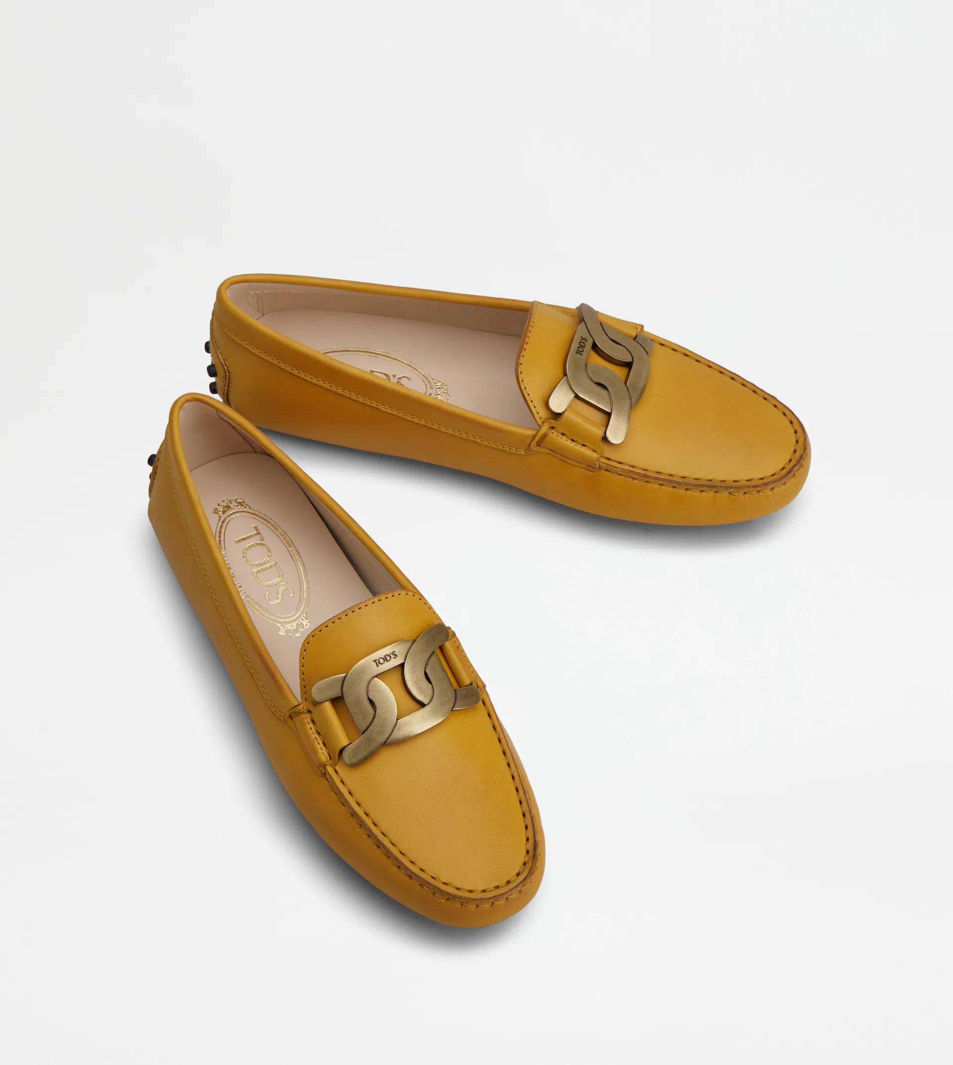Kate夕陽黃豆豆鞋 NT$25,600 Tod’s 。(Tod’s 提供)