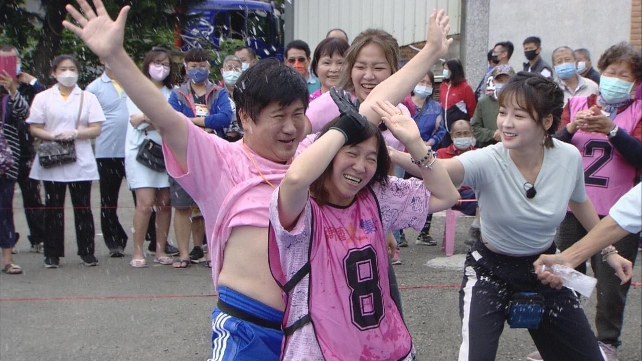 胡瓜秀熱舞,為地方媽媽慶祝母親節。(民視提供)