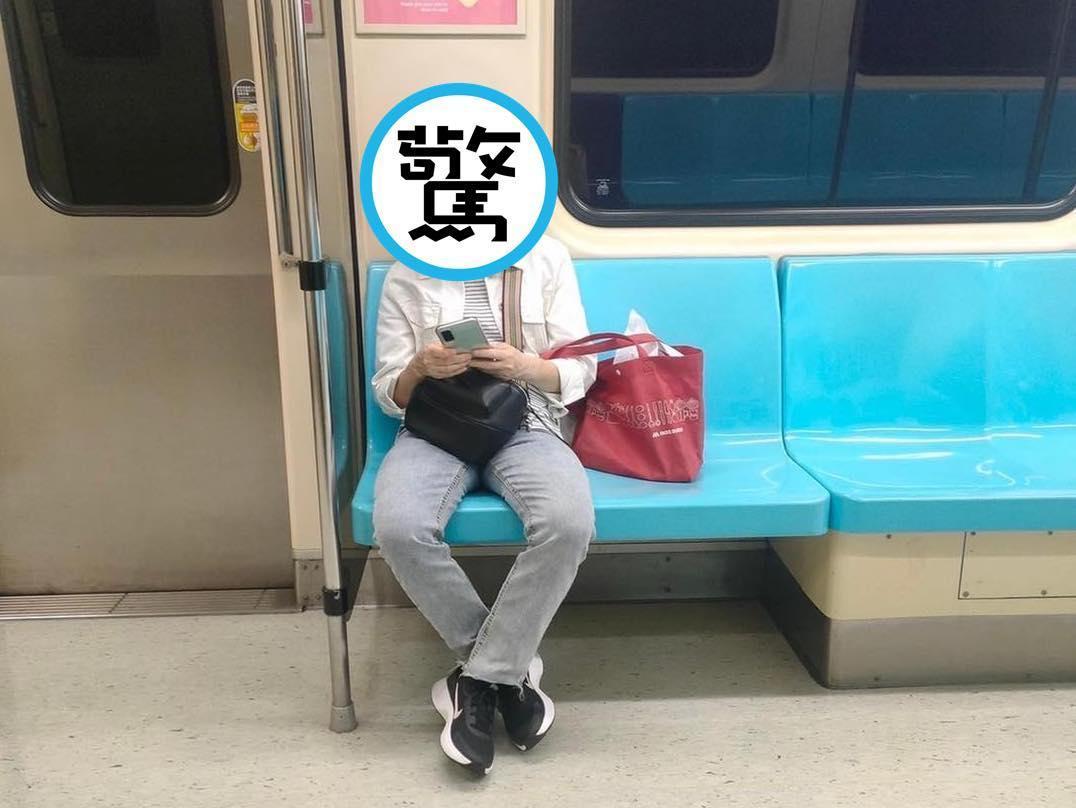 瑜畫面中的女子長得跟蔡英文很像。（翻攝陳子瑜臉書）