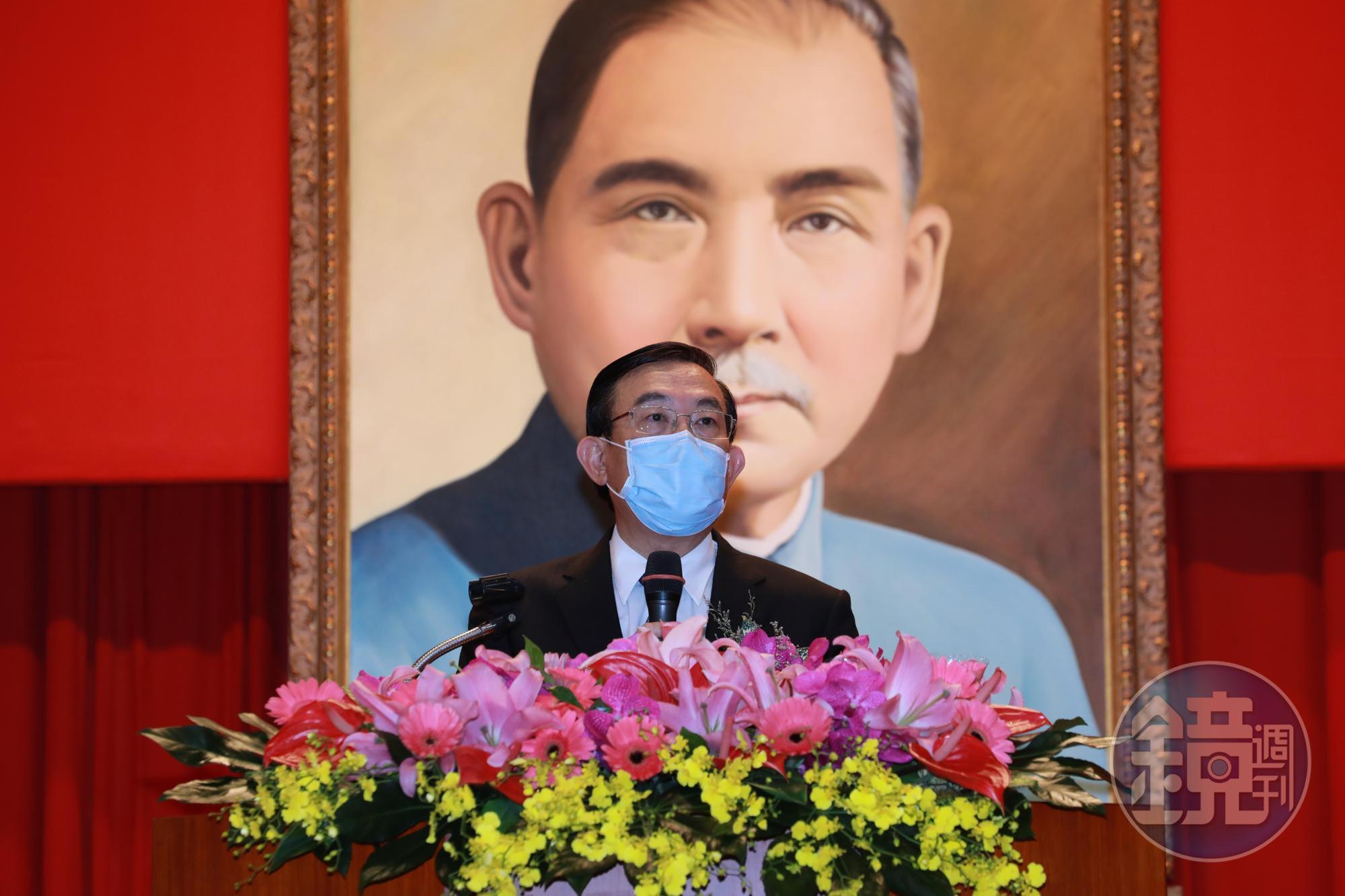 檢察總長邢泰釗上任,立刻下令組專案小組協助遭兩度彈劾的檢察官陳隆翔。