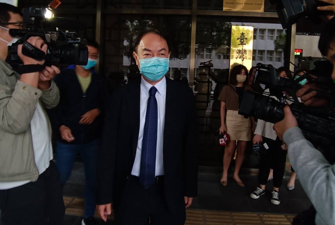 金寶總經理陳威昌，控告前總經理沈軾榮偽造文書、妨害營業秘密。