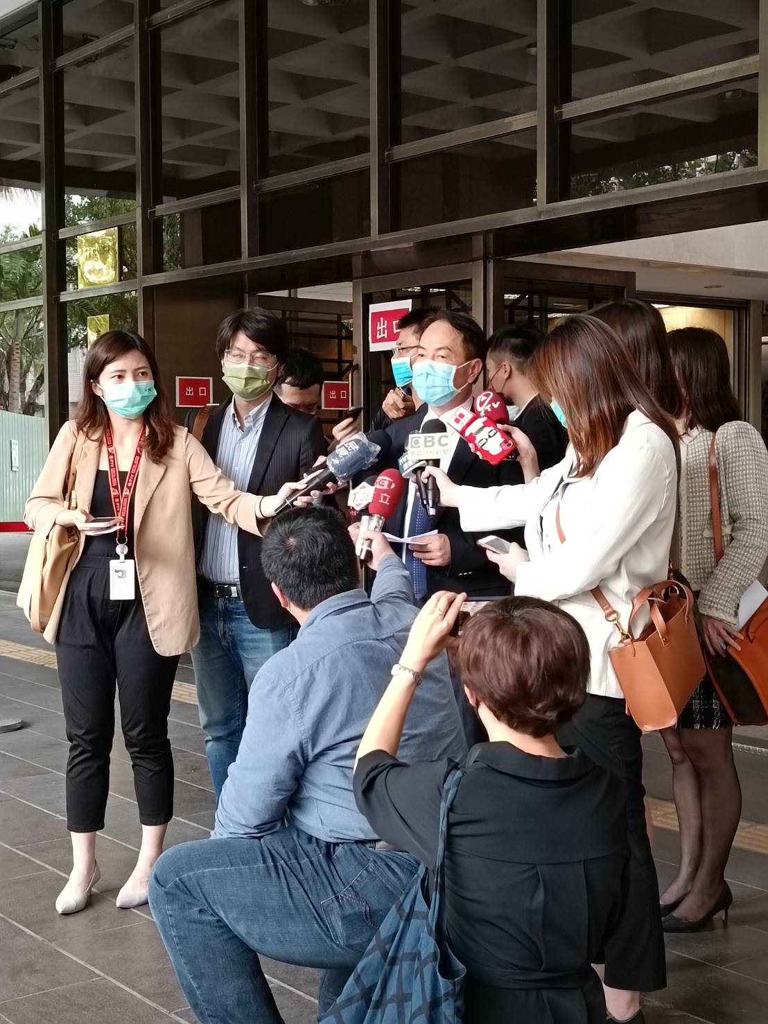 金寶電子總經理陳威昌說，公司經營團隊在這段期間遭受很多不實抹黑，甚至是人身攻擊的侮蔑，提告不只是以訟止謗，更要維護股東和員工的合法權益。