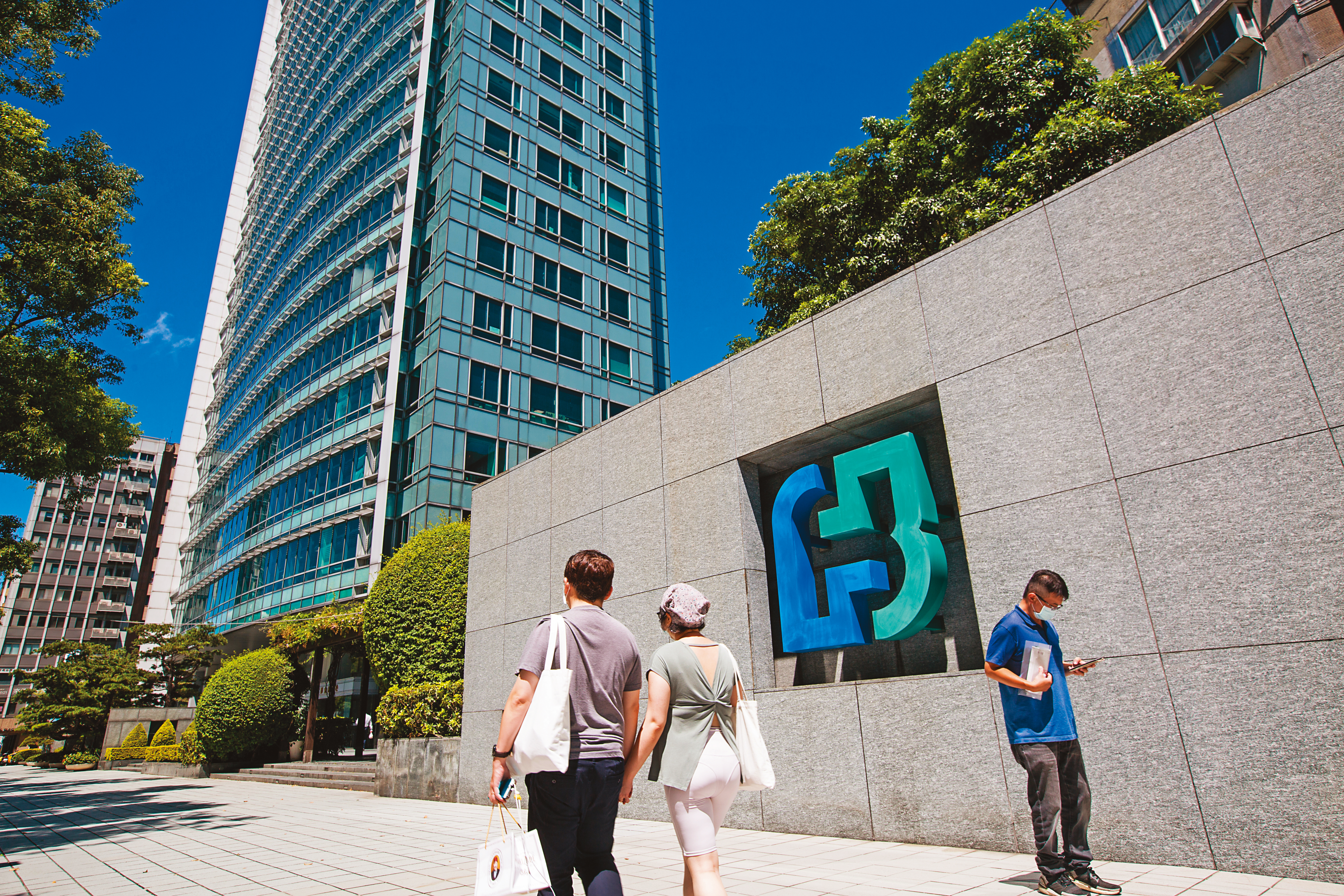 富邦金控請到高階資安警官掌管資安部門，希望防堵資安漏洞。