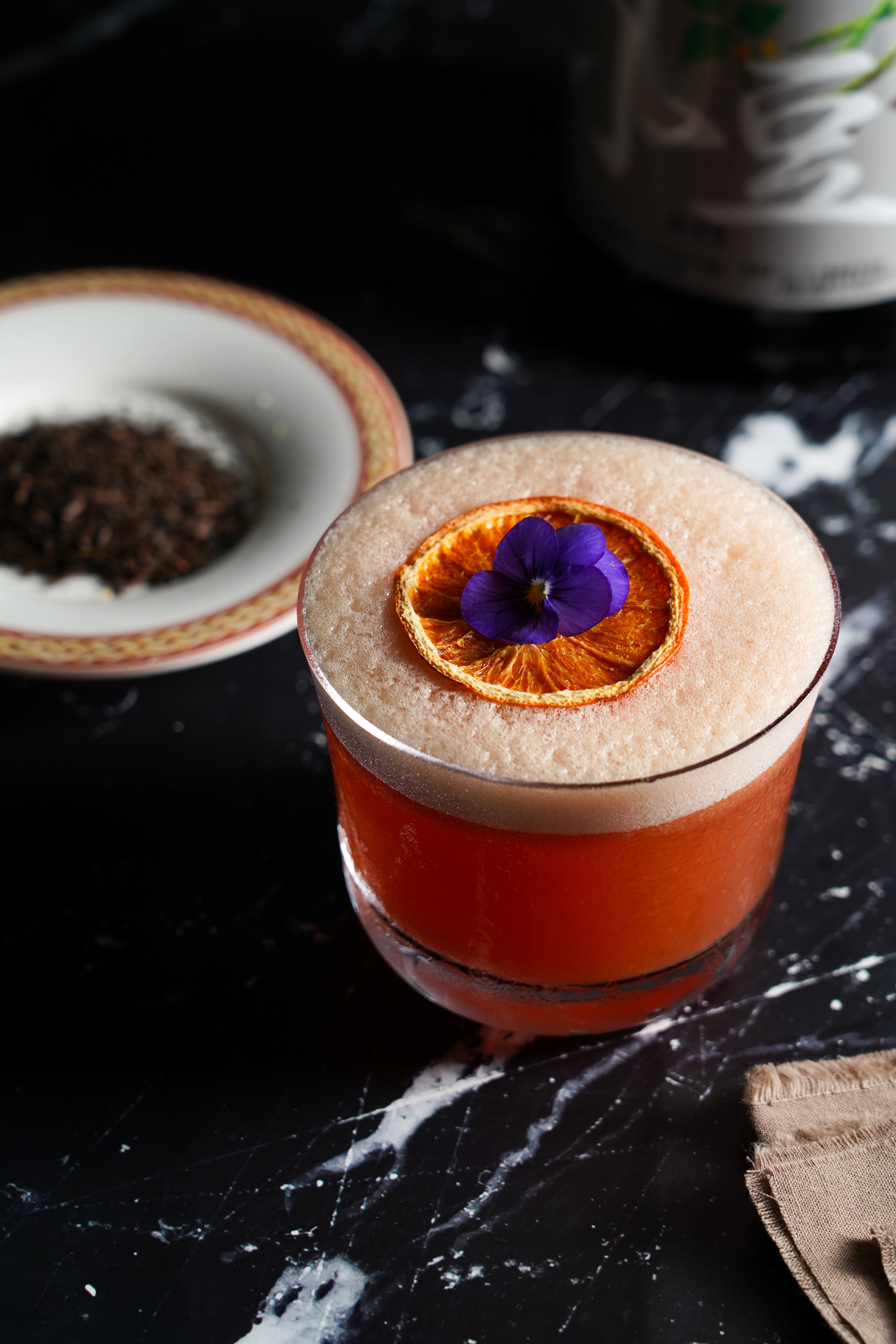 「少男相思病」用紅豆利口酒與鳳梨,俏皮帶出了酸甜初戀感。(350元/杯)