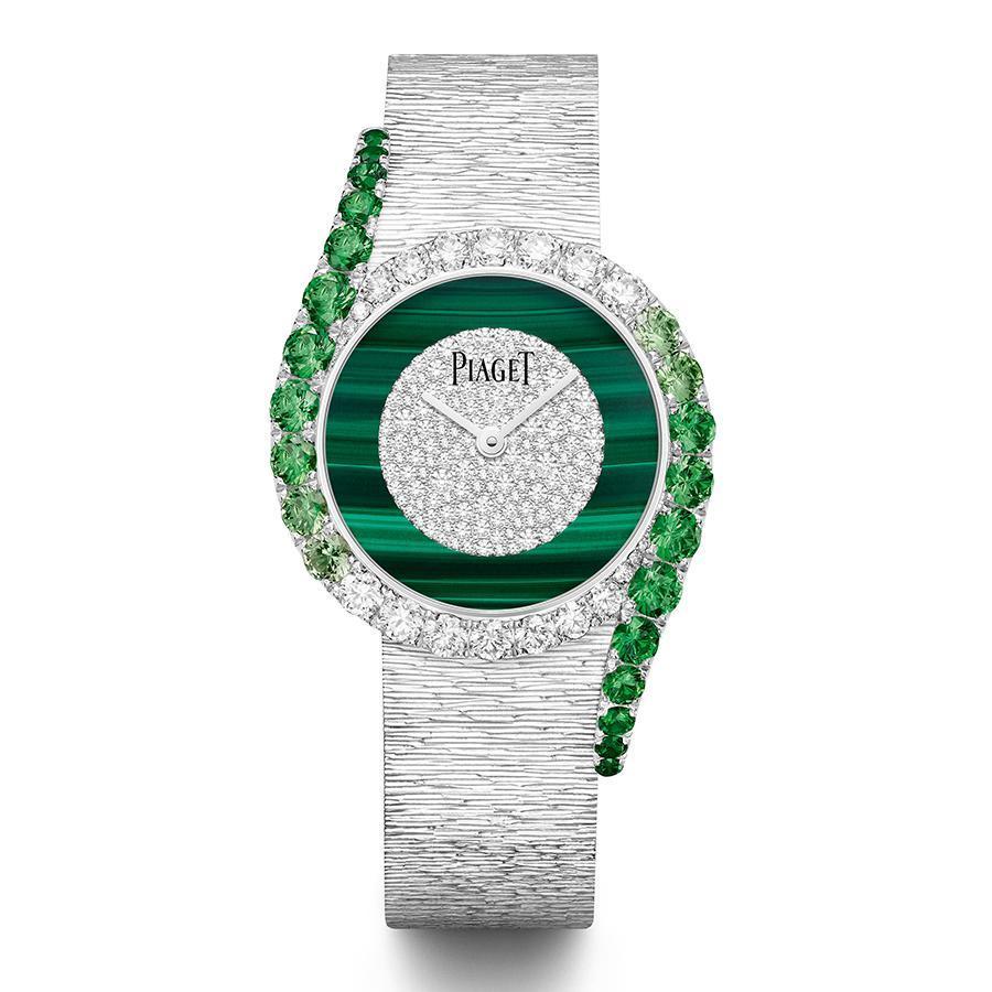 PIAGET Limelight Gala Precious｜G0A47188／錶徑32mm／18K白金錶殼／時、分指示／501P1自動上鏈機芯／鑲嵌174顆鑽石（2.17克拉）和22顆沙弗萊石（3.24克拉）／動力儲存約40小時／防水約30米／參考售價NT$ 3,850,000