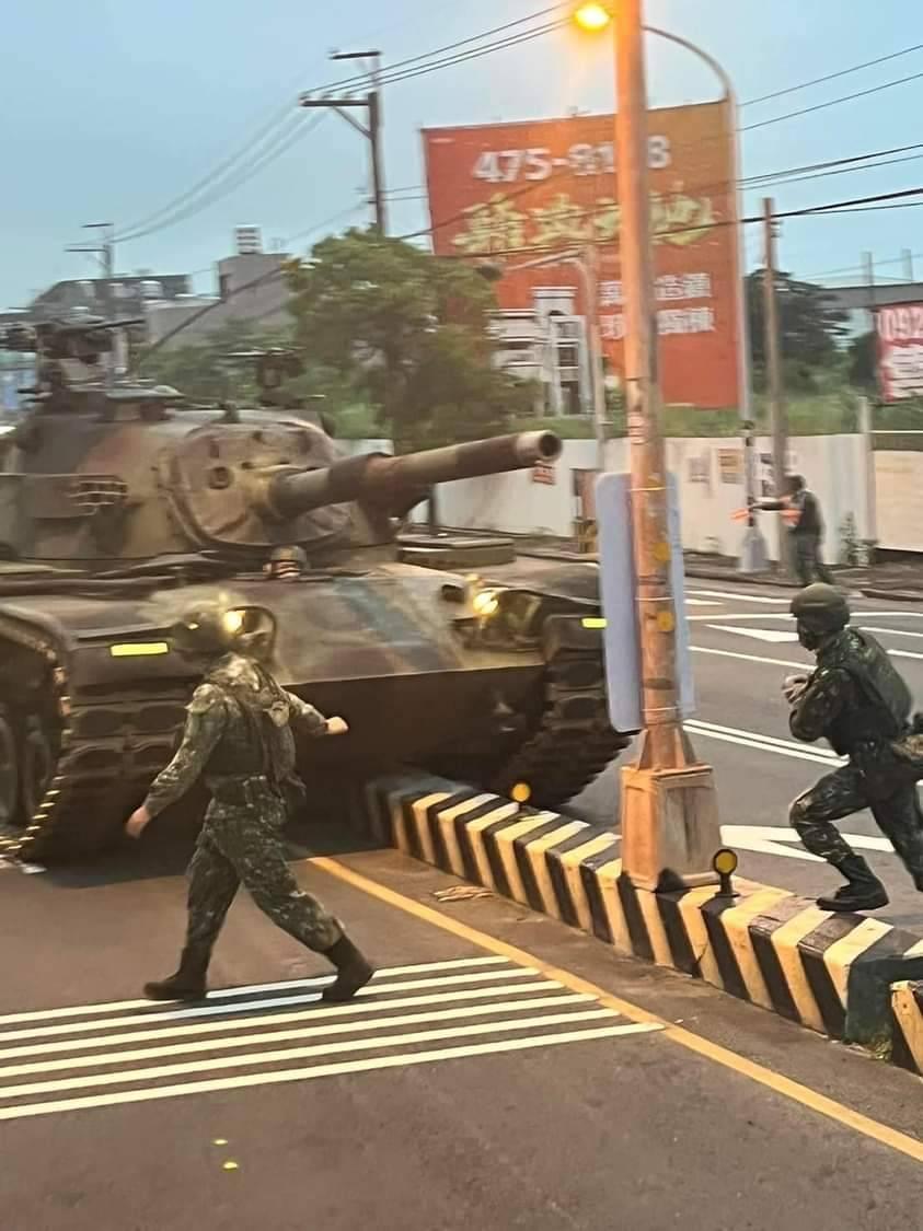 國軍六軍團表示,對於造成用路人交通不便,深感抱歉。