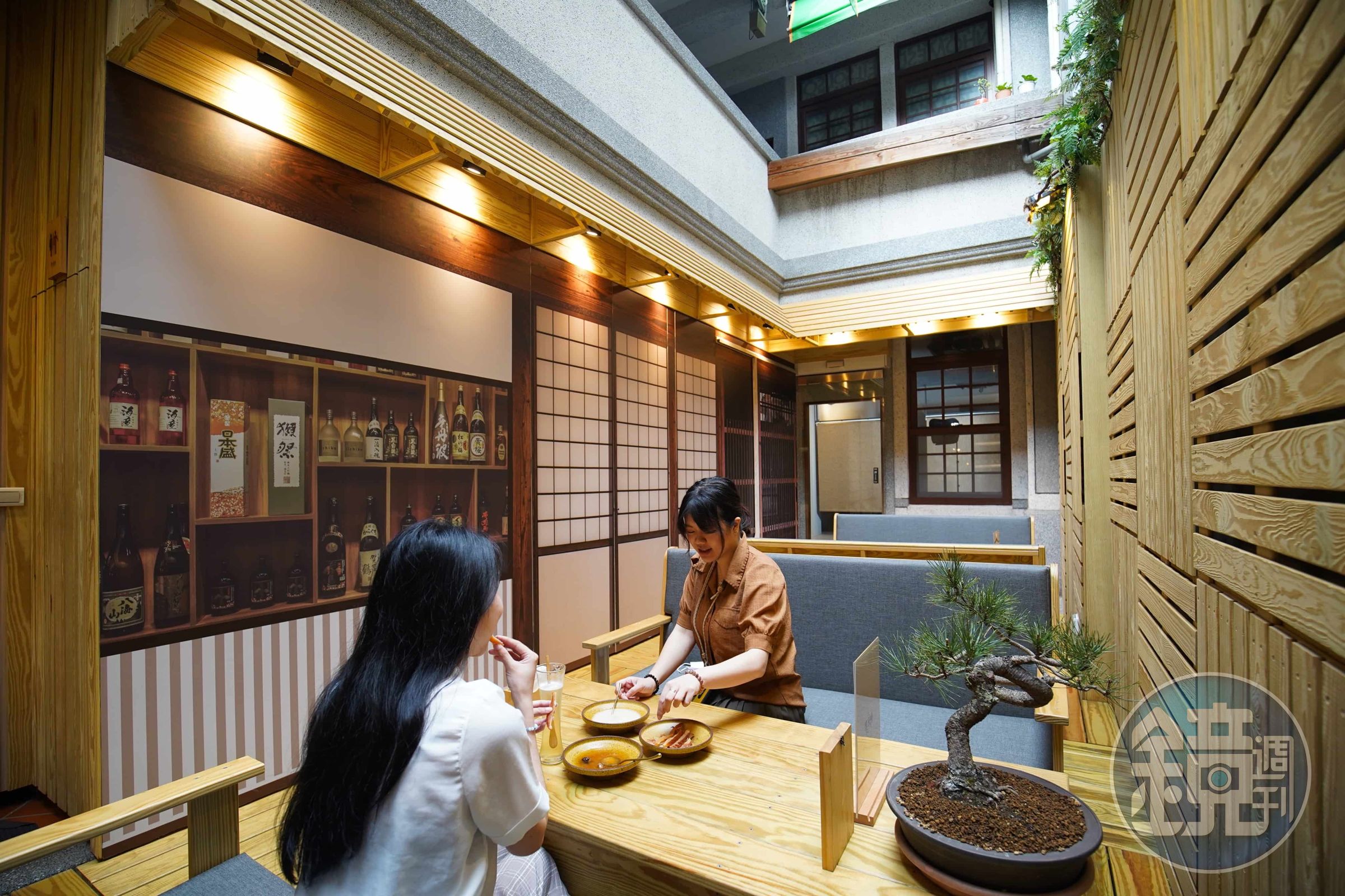誰說只有咖啡廳、酒吧能談天說地，年貨街的文青養生空間也是種選擇。