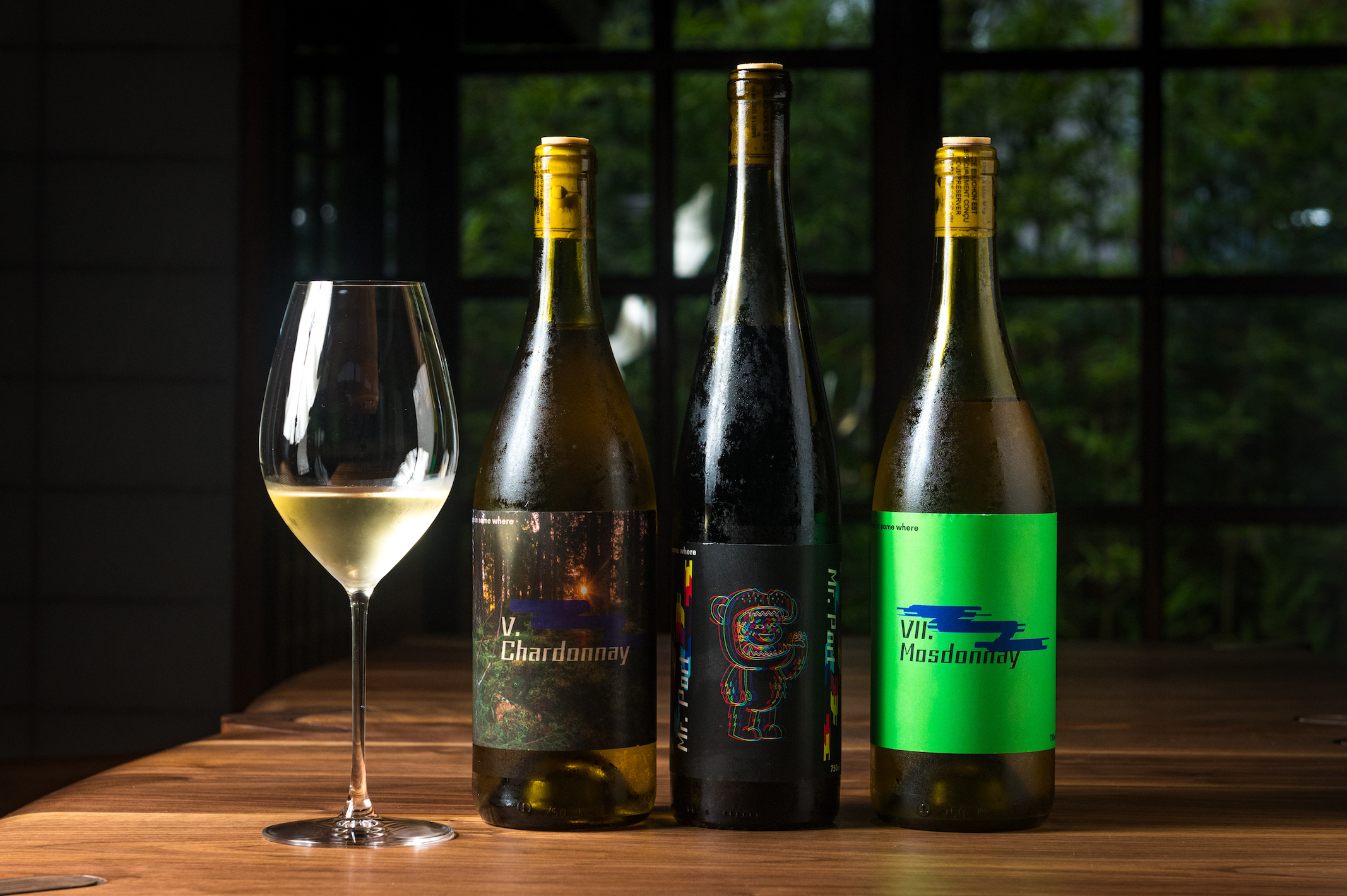 以離心、濃縮、萃取等技術創作獨特的Winetail（Wine Cocktail）來搭配餐點。