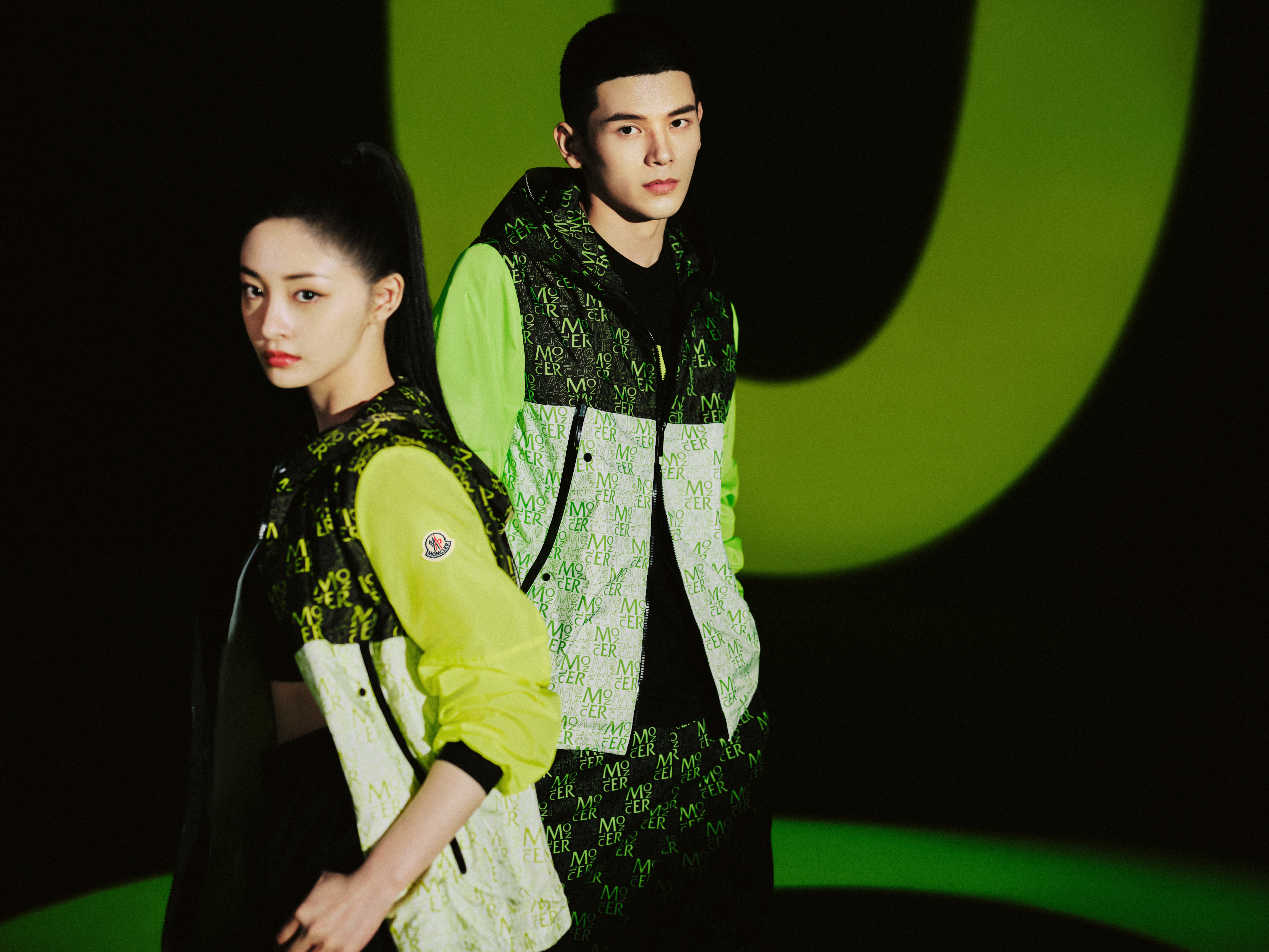 MONCLER推出520特別系列，以獨特印花、字母「O」中融入愛心圖案為設計。（盟可睞提供）