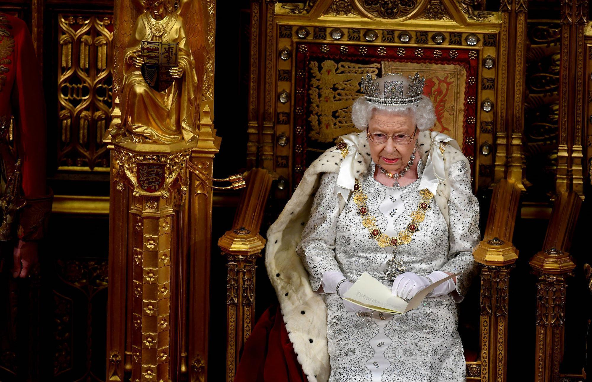 英國女王每年都會在國會開議大典發表御座致辭。(翻攝The Royal Family臉書)