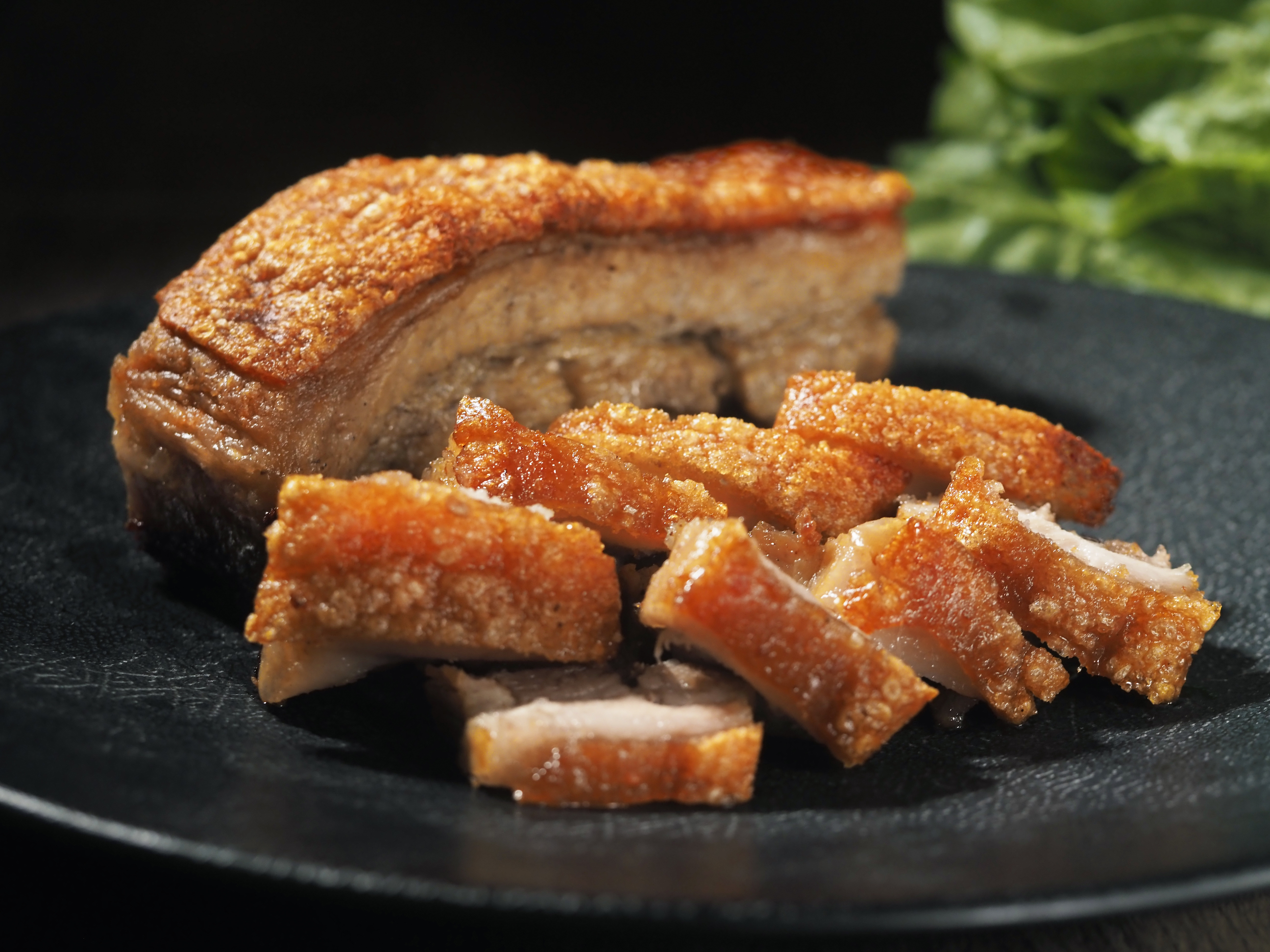 在家做脆皮燒肉其實很簡單，只要你有一點⋯⋯耐心。