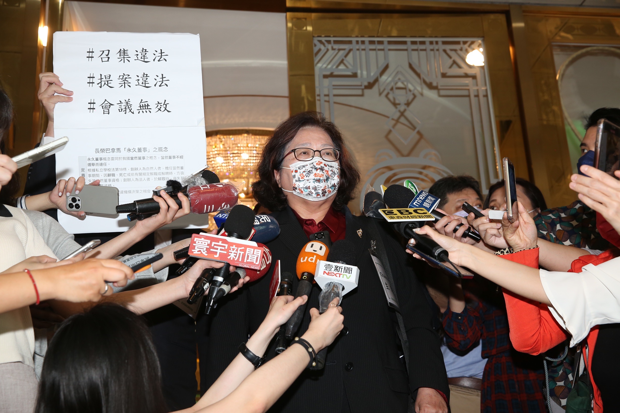 巴拿馬長榮國際今舉行股臨會,現場爆發衝突;圖為張國華之委任律師陳錦旋。