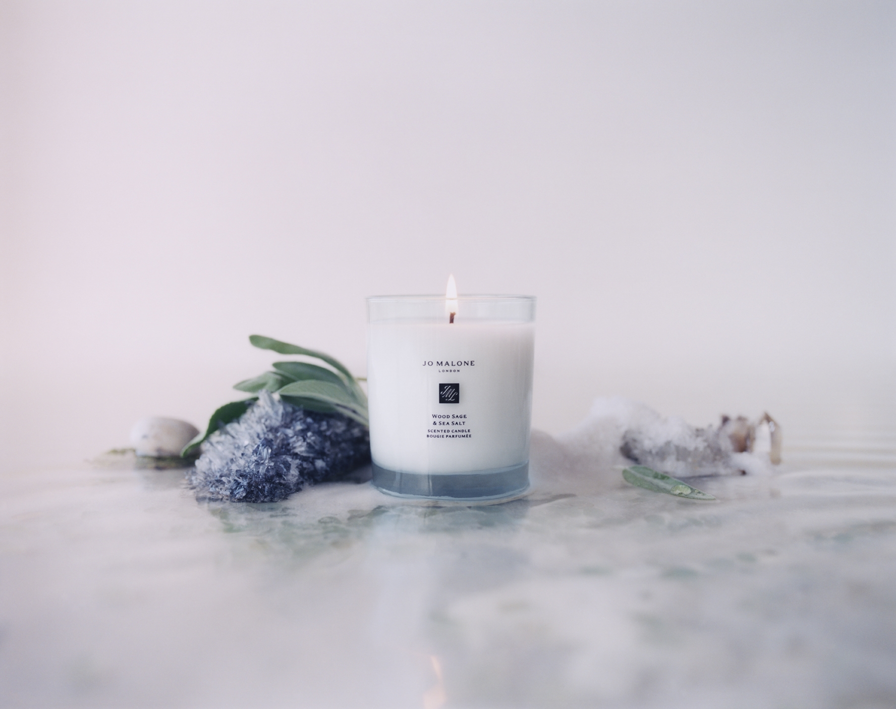 英倫遨游系列鼠尾草與海鹽香氛工藝蠟燭。200g／NT$2,700（Jo Malone London提供）