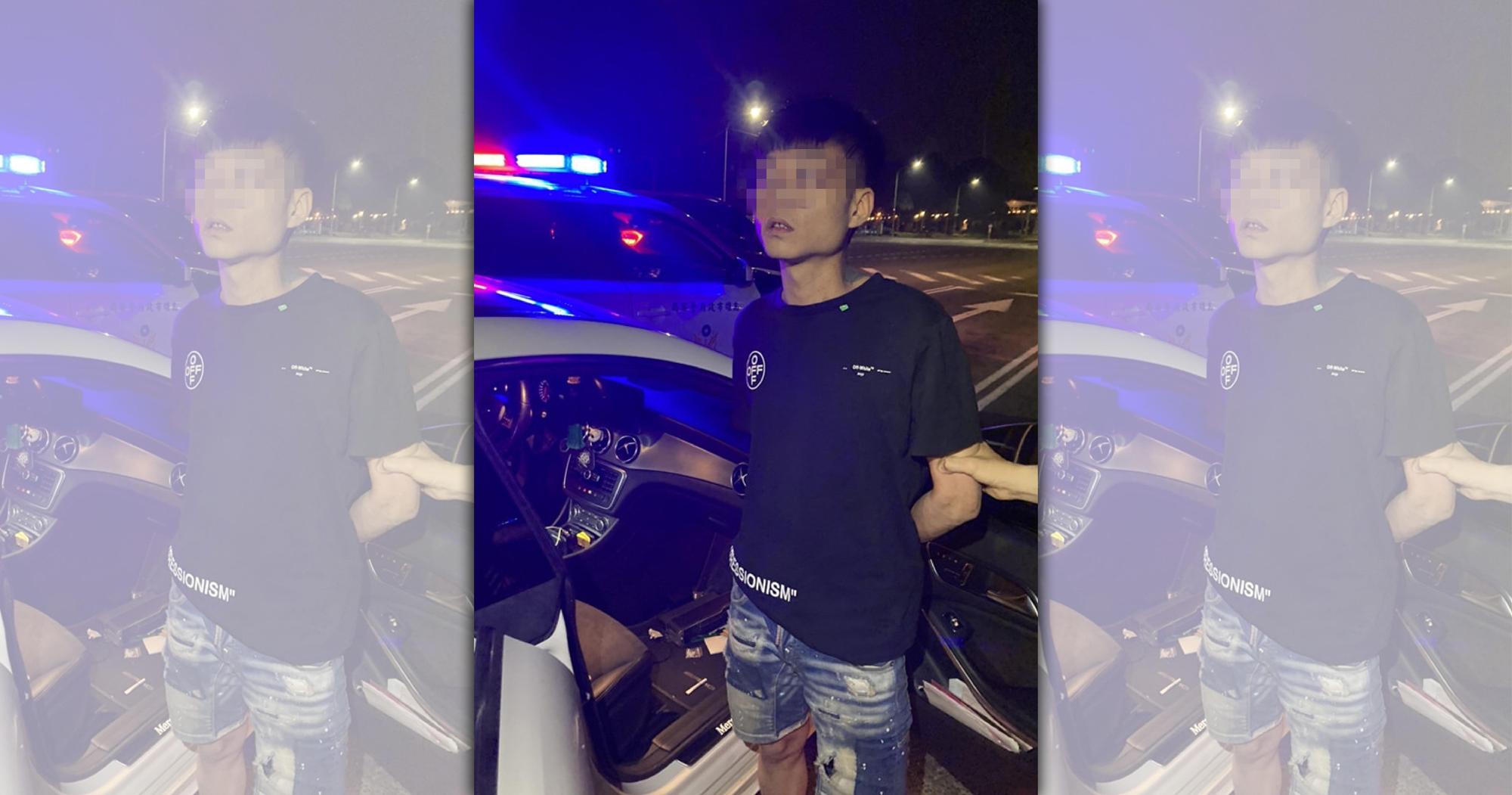 花姓男子違規拒檢街頭狂飆，警緊追攔下查獲車內毒品。（翻攝畫面）