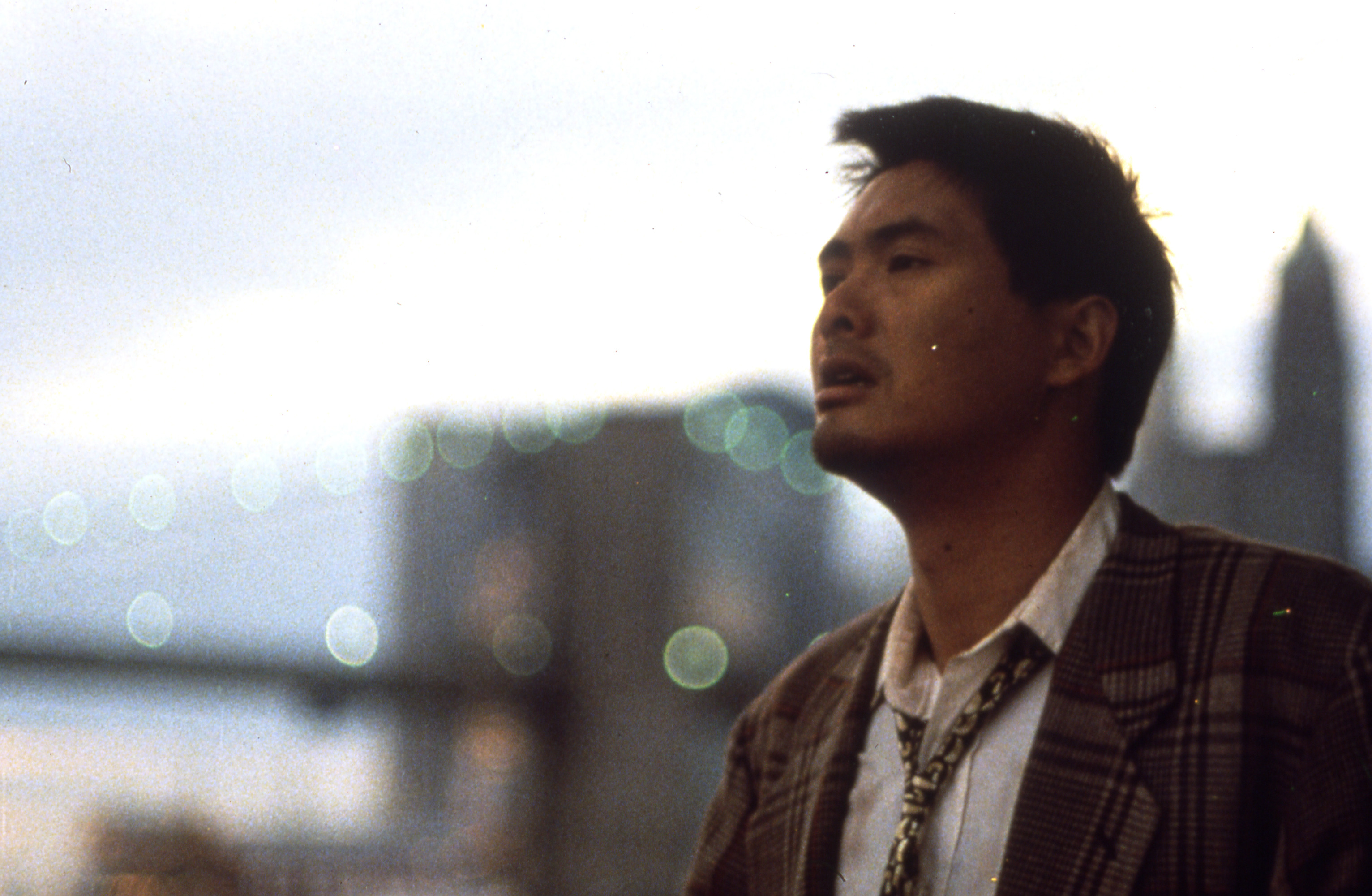 周潤發送別鍾楚紅的追車戲，他連續在紐約的布魯克林橋下跑了10幾天，終於拍出片中最經典又令人唏噓的一幕。（甲上提供）