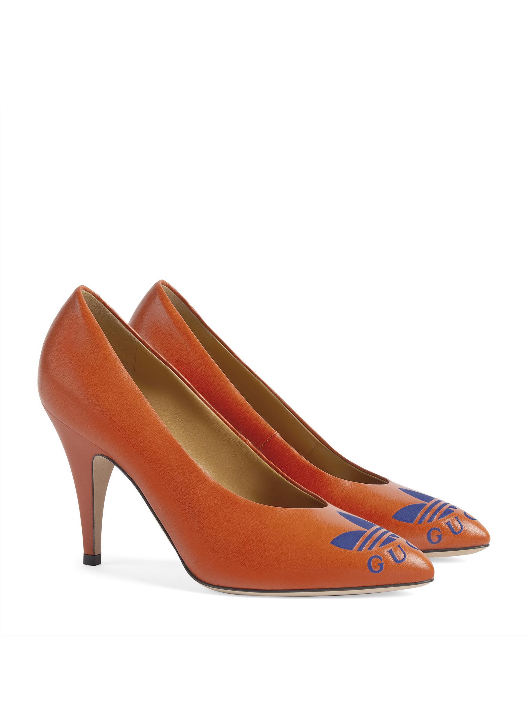 adidas x GUCCI橘色高跟鞋。NT$31,300(古馳提供)