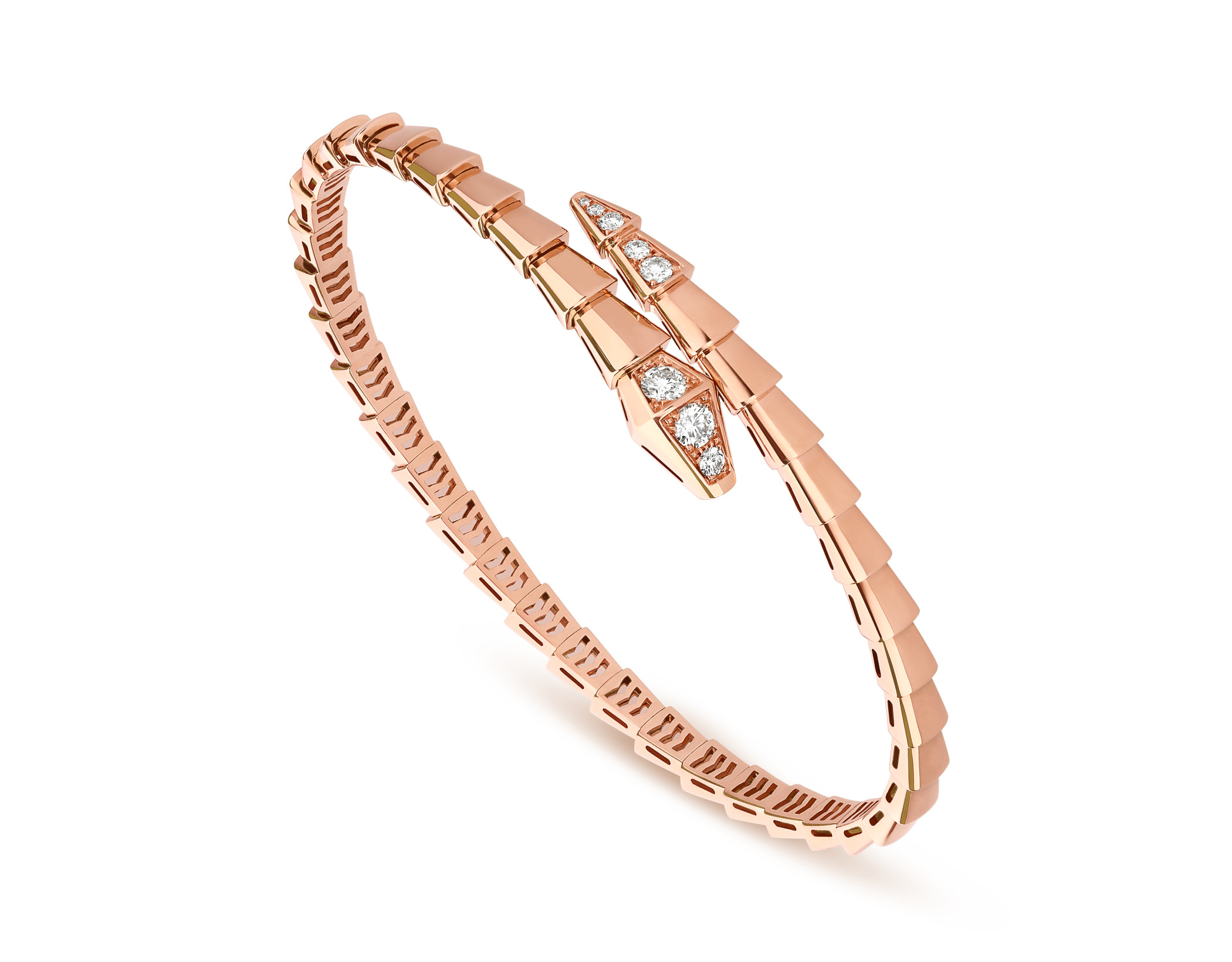 Serpenti Viper系列玫瑰金鑽石手環。NT$283,700（寶格麗提供）