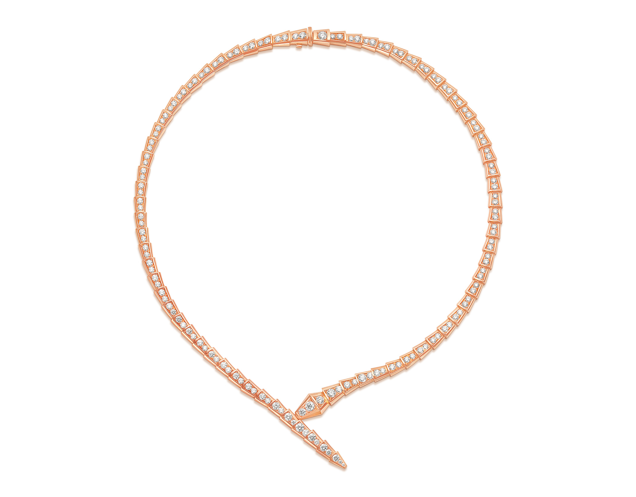 鑲嵌總重逾 40 克拉密鑲鑽石的Serpenti Viper系列玫瑰金鑽石項鍊。NT$1,256,000（寶格麗提供）