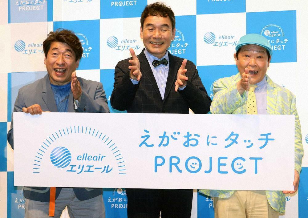 上個月25日，上島龍兵（右一）才與「鴕鳥俱樂部」出席活動。（翻攝スポニチ）