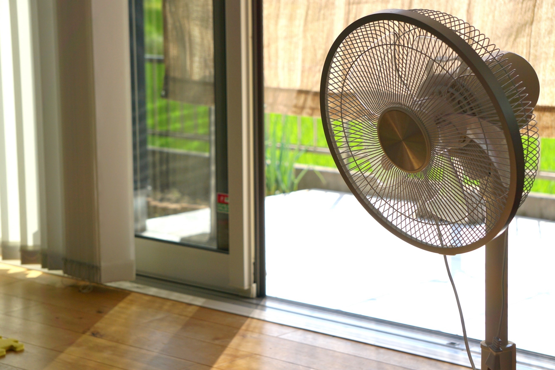 台電提醒，平常吹電風扇時須注意4點，才能吹得涼爽又安全。（示意圖，photoAC）