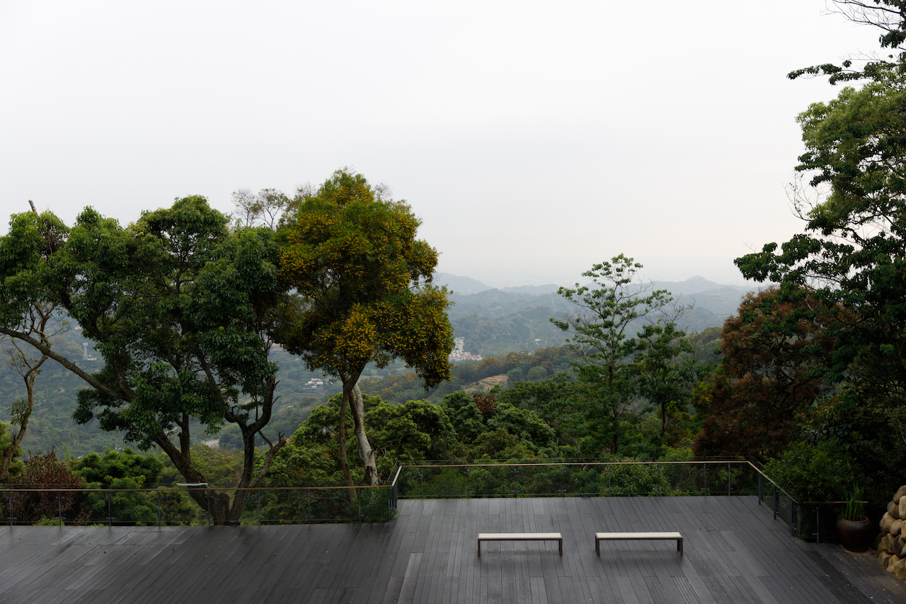 座落於台中新社中興嶺山腰上的「飛花落院」 ,可見四季分明的景致變化。