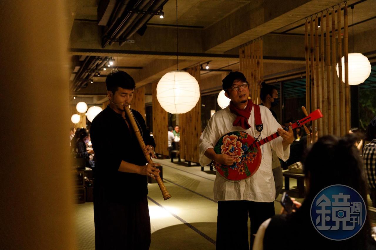 「飛花落院」在今年4月舉辦生日週餐會,邀請音樂家演奏尺八並演唱民謠。