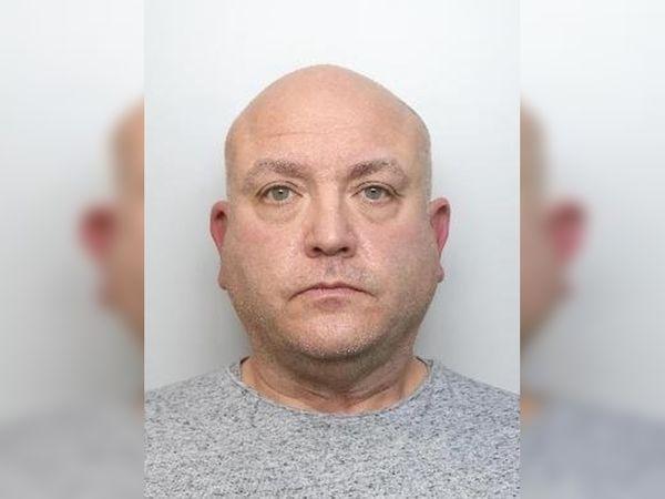 51歲的資深護士格雷森以職務之便,犯下噁心罪刑。(翻攝自南約克郡警方)