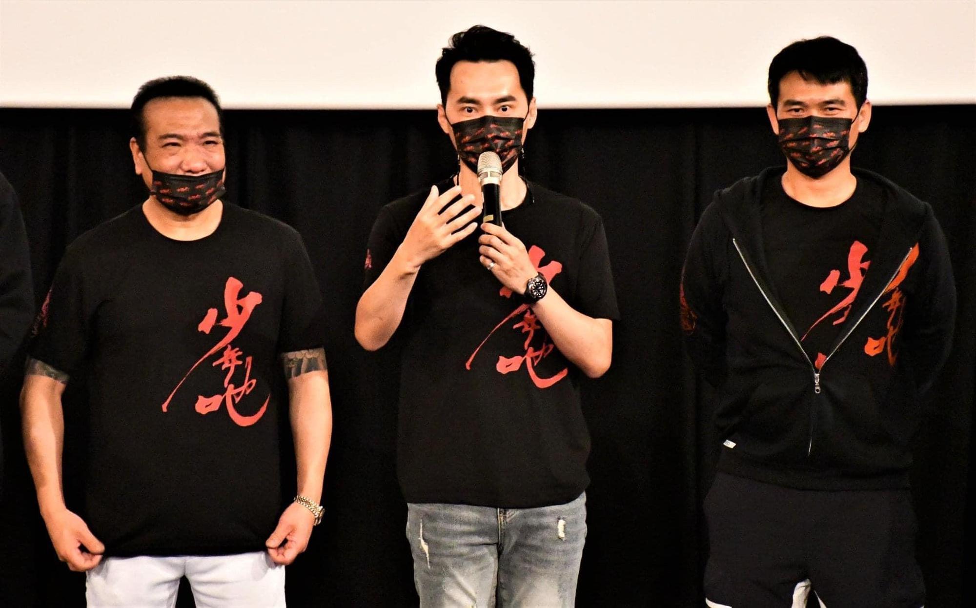 出演電影《少年吔》的新人張峰議(中)自曝是更生人,目前還在假釋中。(翻攝自張峰議臉書)