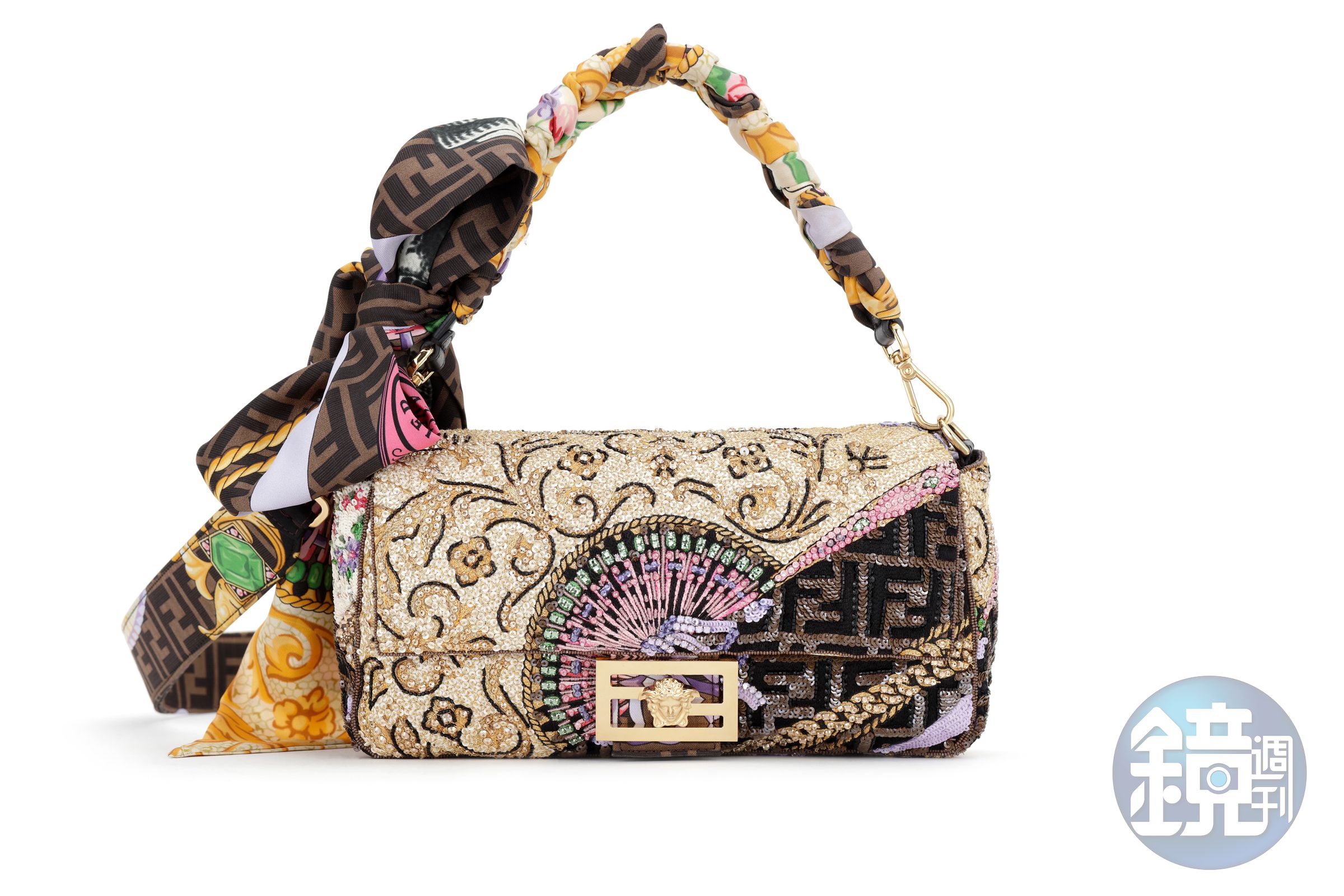 FENDI FENDACE膠囊系列綁帶造型Baguette。NT$290,000（FENDI提供）