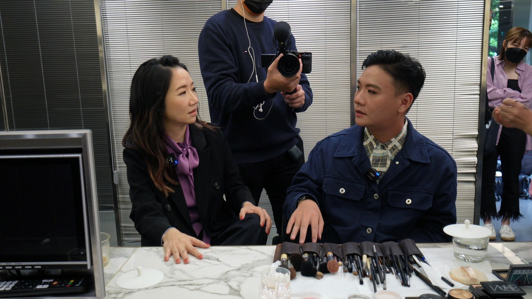 阿翰由陶晶瑩的化妝師操刀，要來個超級比一比。（WOW桃姐頻道提供）