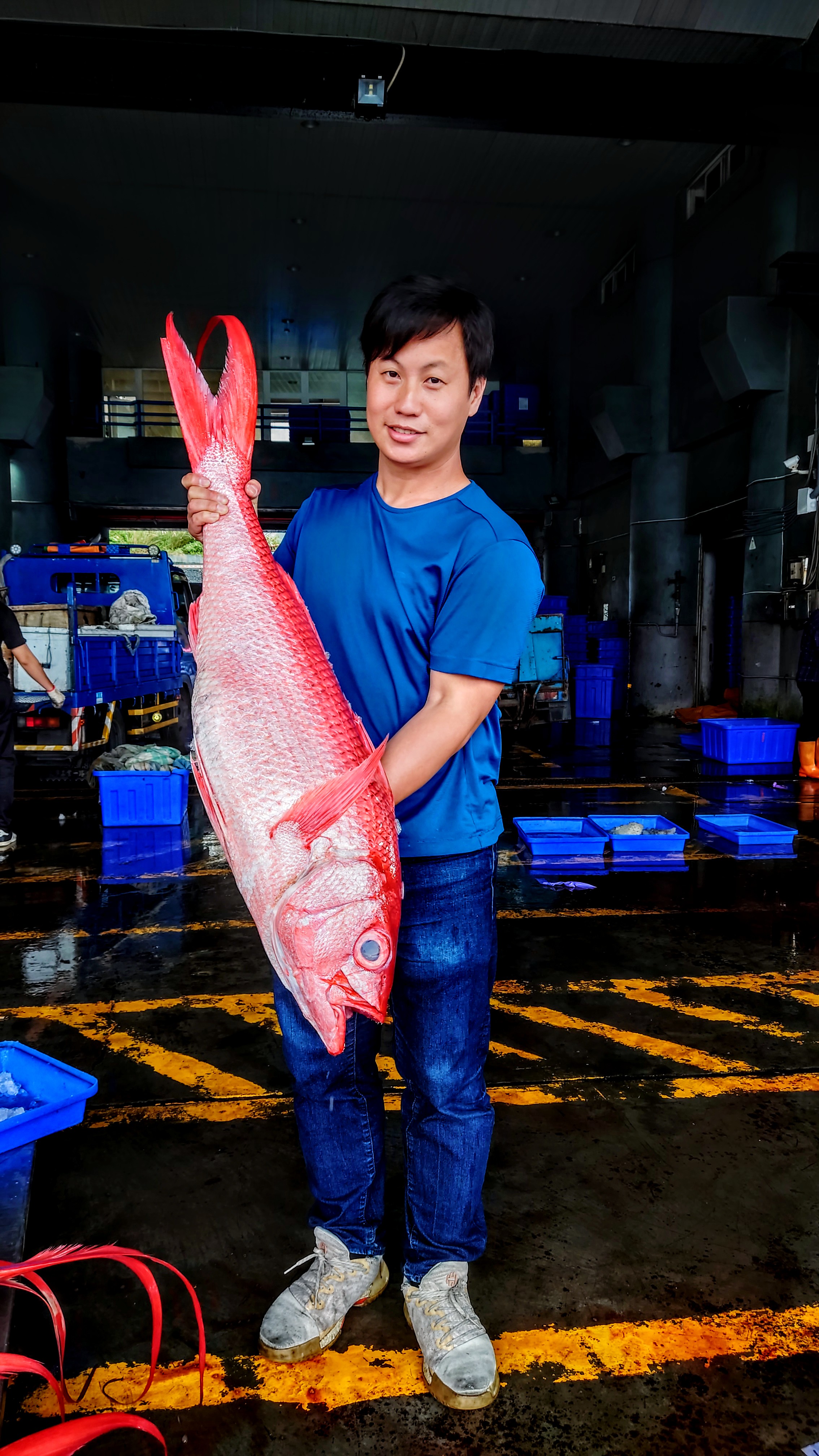 除了懂挑現流海鮮,林昱濱投注心力傳遞台東漁業的知識文化。(林昱濱提供)