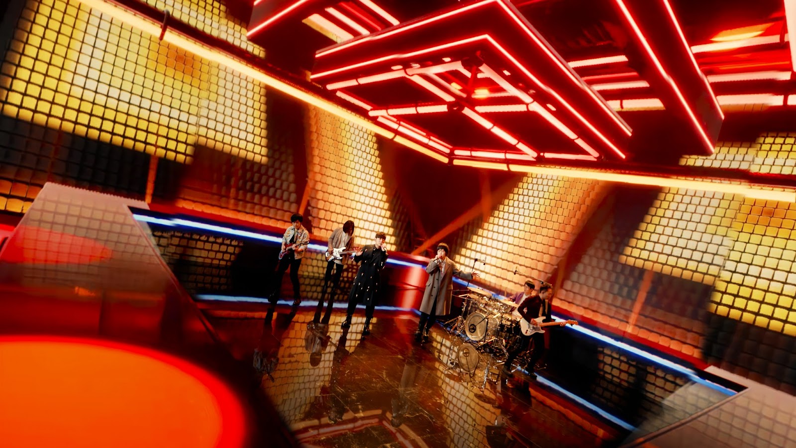 五月天2022跨年演唱會線上特別版結合延展實境（XR）拍攝技術，斥資5千萬元、耗時4個月完成。（仙草影像提供）