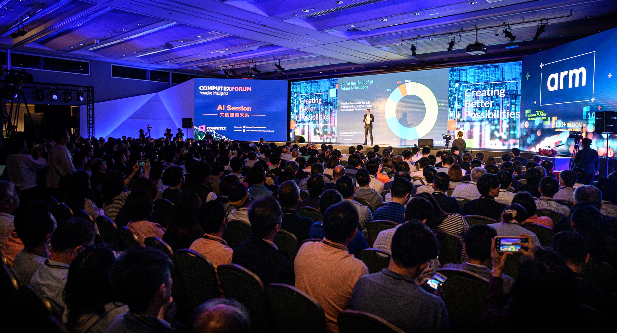 受惠於5G智慧手機持續的強勁成長，以及更多車輛開始配置先進駕駛輔助系統（ADAS）與車用資訊娛樂系統（IVI）晶片等有利因素，Arm繳出漂亮的營運成績單。（翻攝自Arm Taiwan臉書）