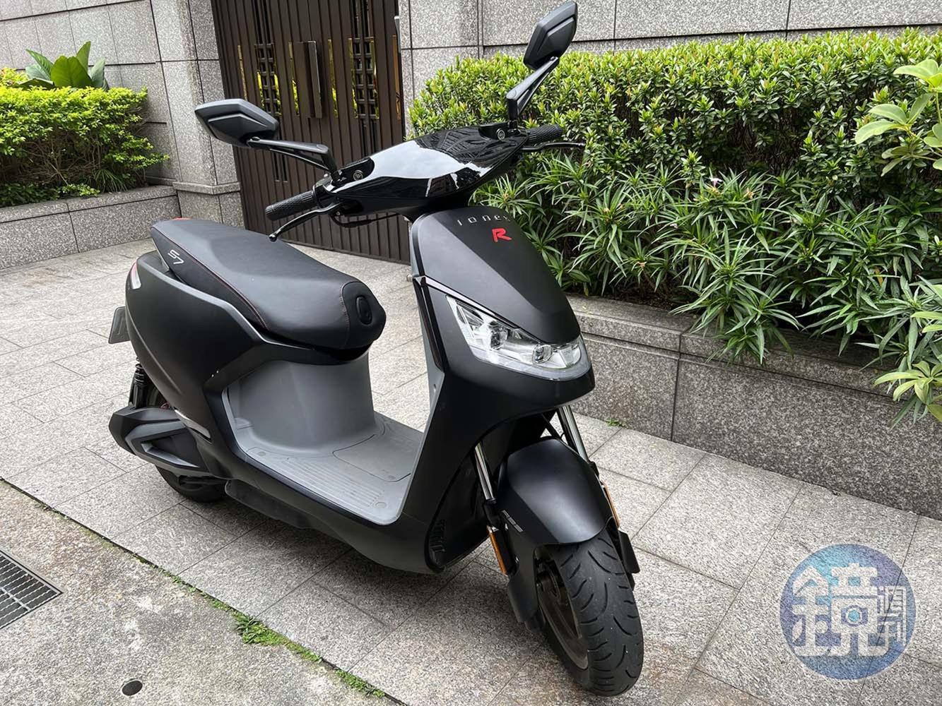 試駕的S7R，採用白牌功率的馬達，較為適合男性騎乘。