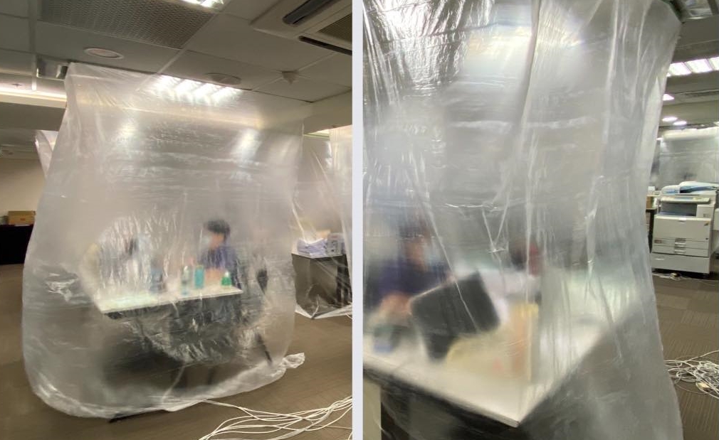 有網友在網路社團po文表示，昨天辦公室有同事快篩陽，結果今天辦公室就變成「類方艙」的樣子。（翻攝自爆廢公社）