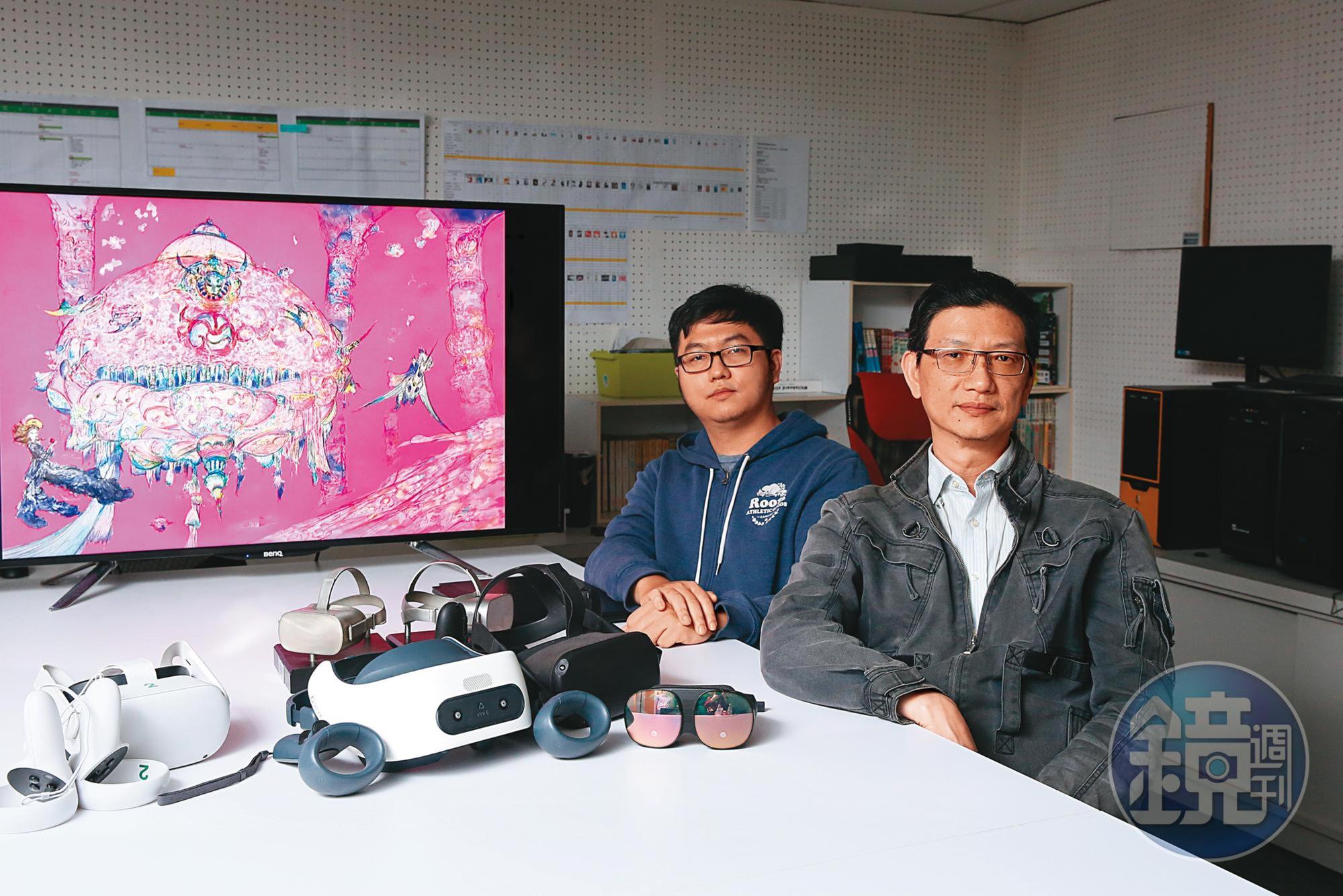台灣邦鼎科技負責VR技術建立與研發,將上百幅天野喜孝的畫作3D重現,圖為總經理吳雲中(右)、資深程式設計師袁門雋(左)。