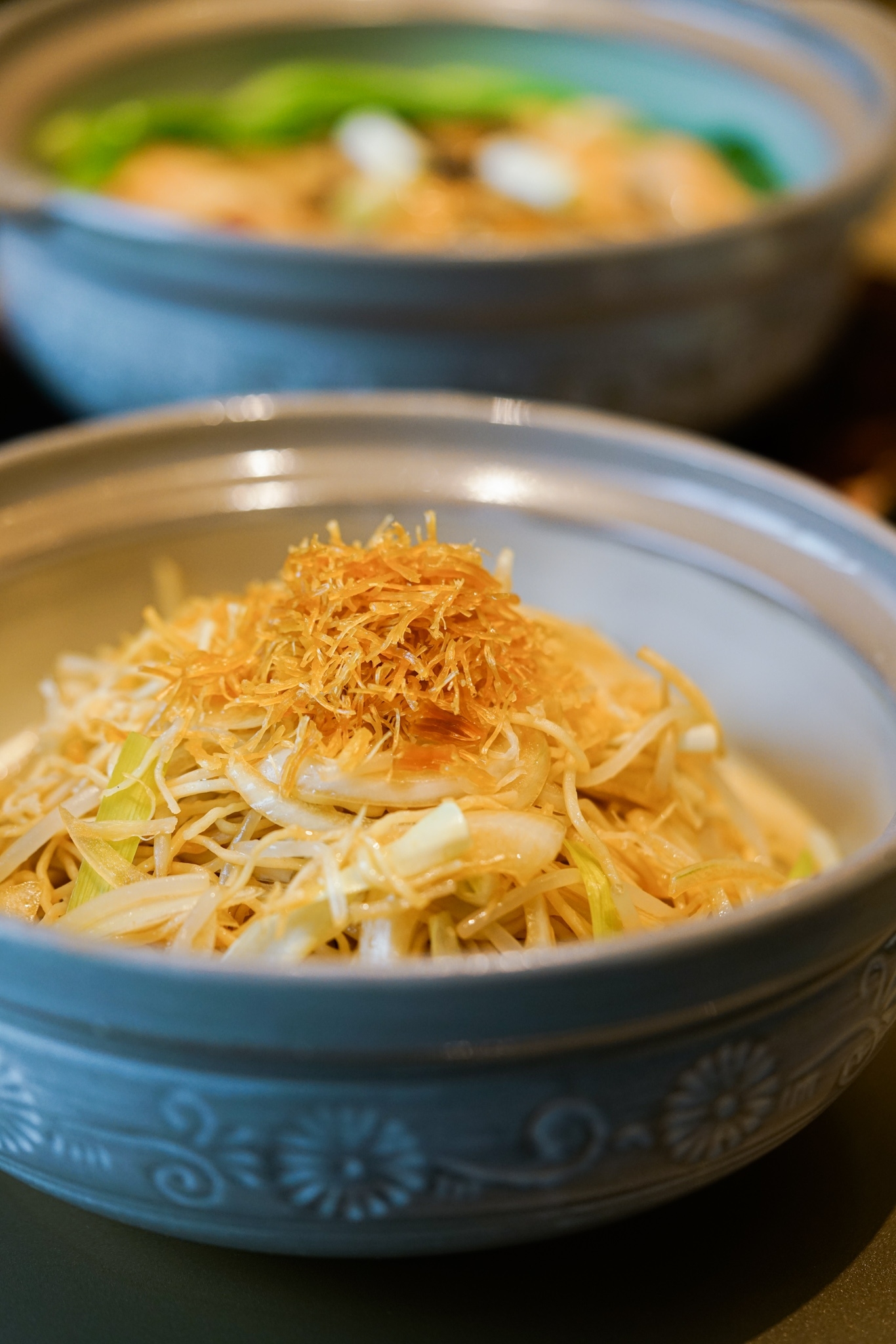 「砂鍋瑤柱炒麵」帶有瑤柱的香氣，口感鬆爽。（680元／份）（朧粵提供）