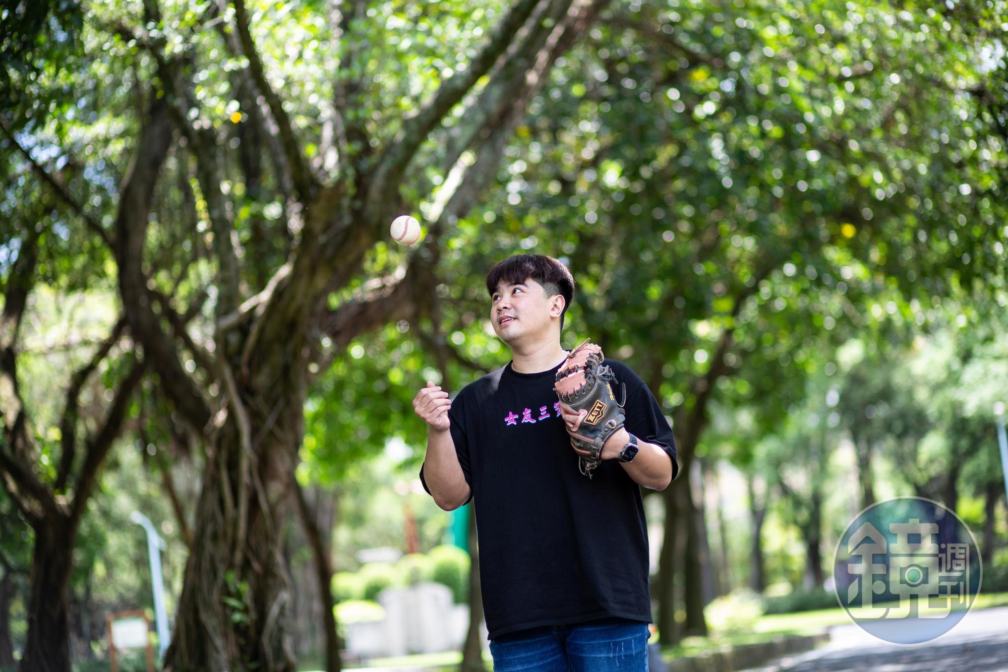 右邊肩膀的習慣性脫臼，是張維傑放棄打棒球的原因。