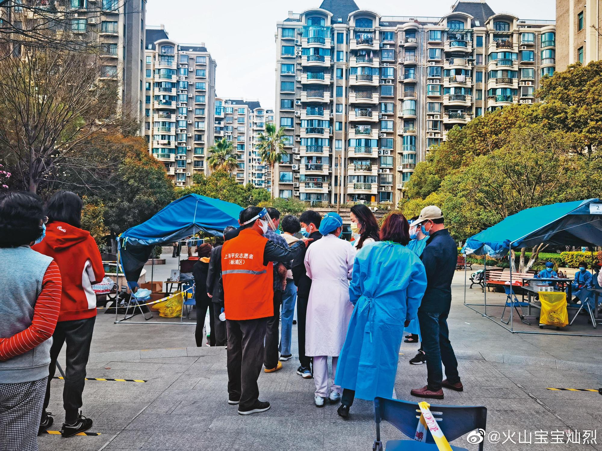 上海3月底實施封城停工令後,不僅民眾生活受影響,長三角更有超過千家台廠被迫停產。(翻攝微博)