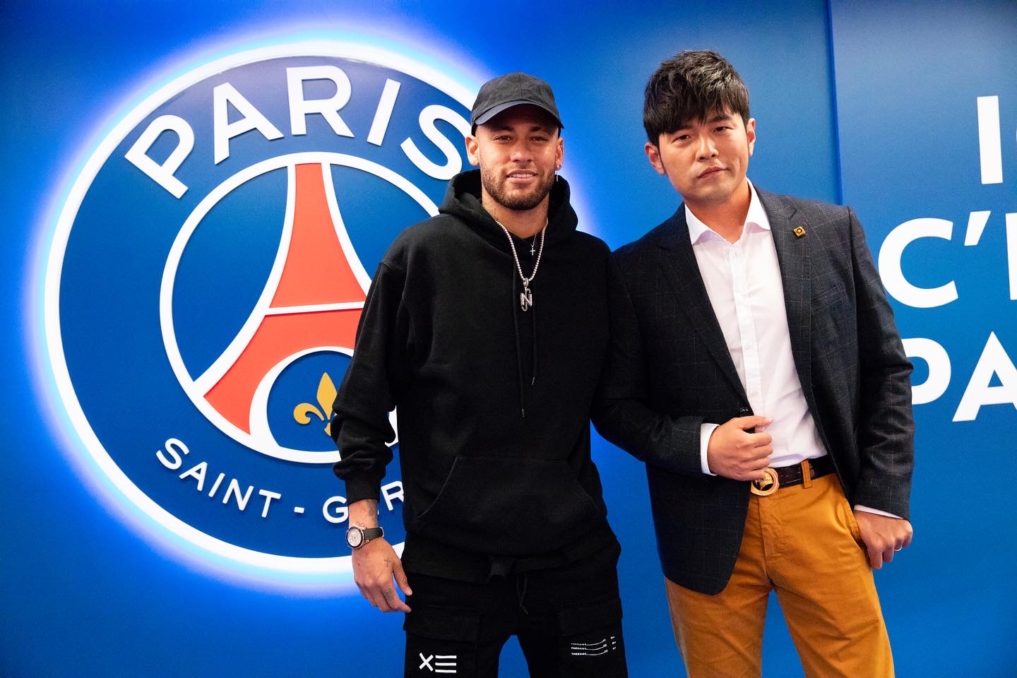 周杰倫與內馬爾合照。（杰威爾提供）