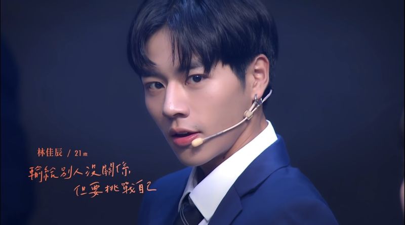 林佳辰每每在結尾時的定格都相當帥氣，被封為「結尾妖精」。（翻攝自《原子少年》YouTube）