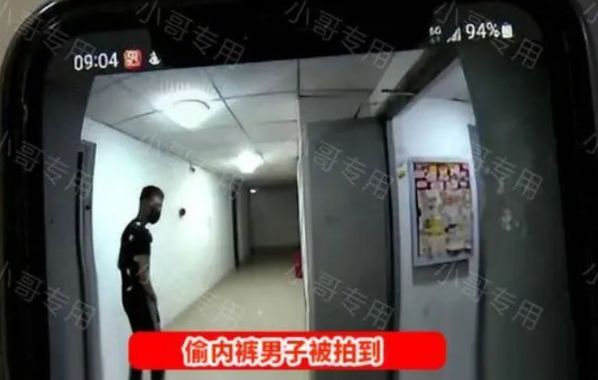 監視器果真拍到一名特地來偷女子內褲的陌生男人。(翻攝《中國報》)