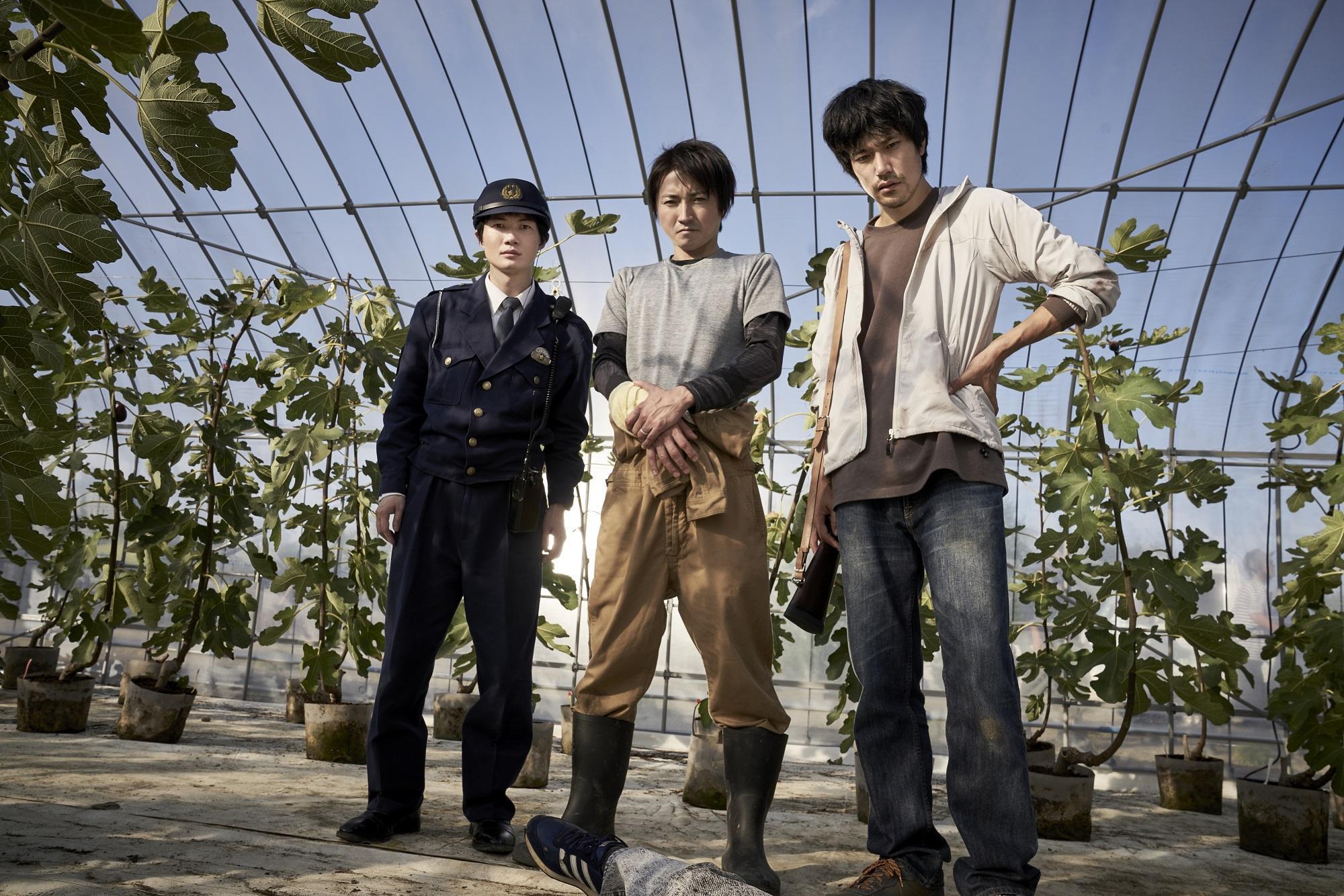 神木隆之介(左)自爆這次能夠與藤原龍也、松山研一合作相當緊張。(車庫提供)