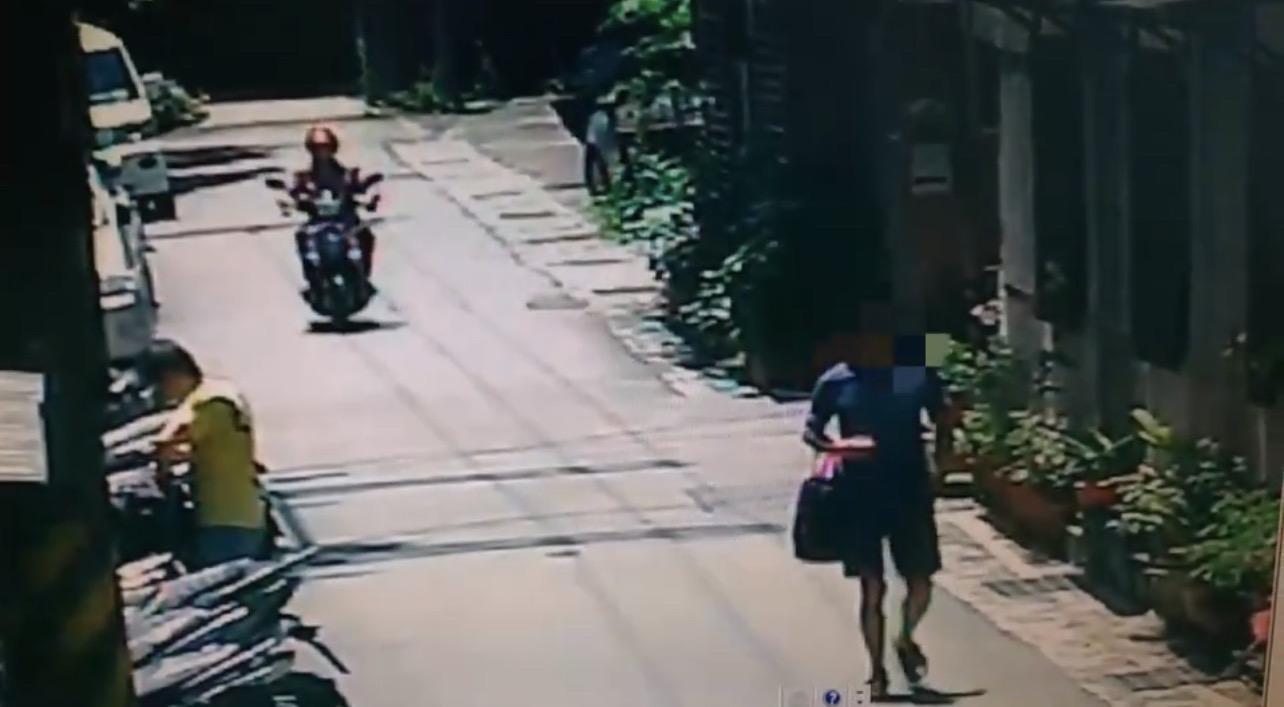 竊嫌行竊得手後離開。（警方提供）