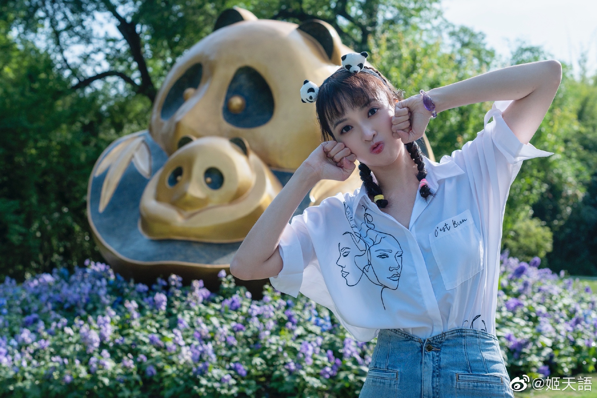 被封為「相聲界林志玲」的姬天語，感嘆台灣年輕人越來越不重視中華文化。（翻攝自姬天語微博）