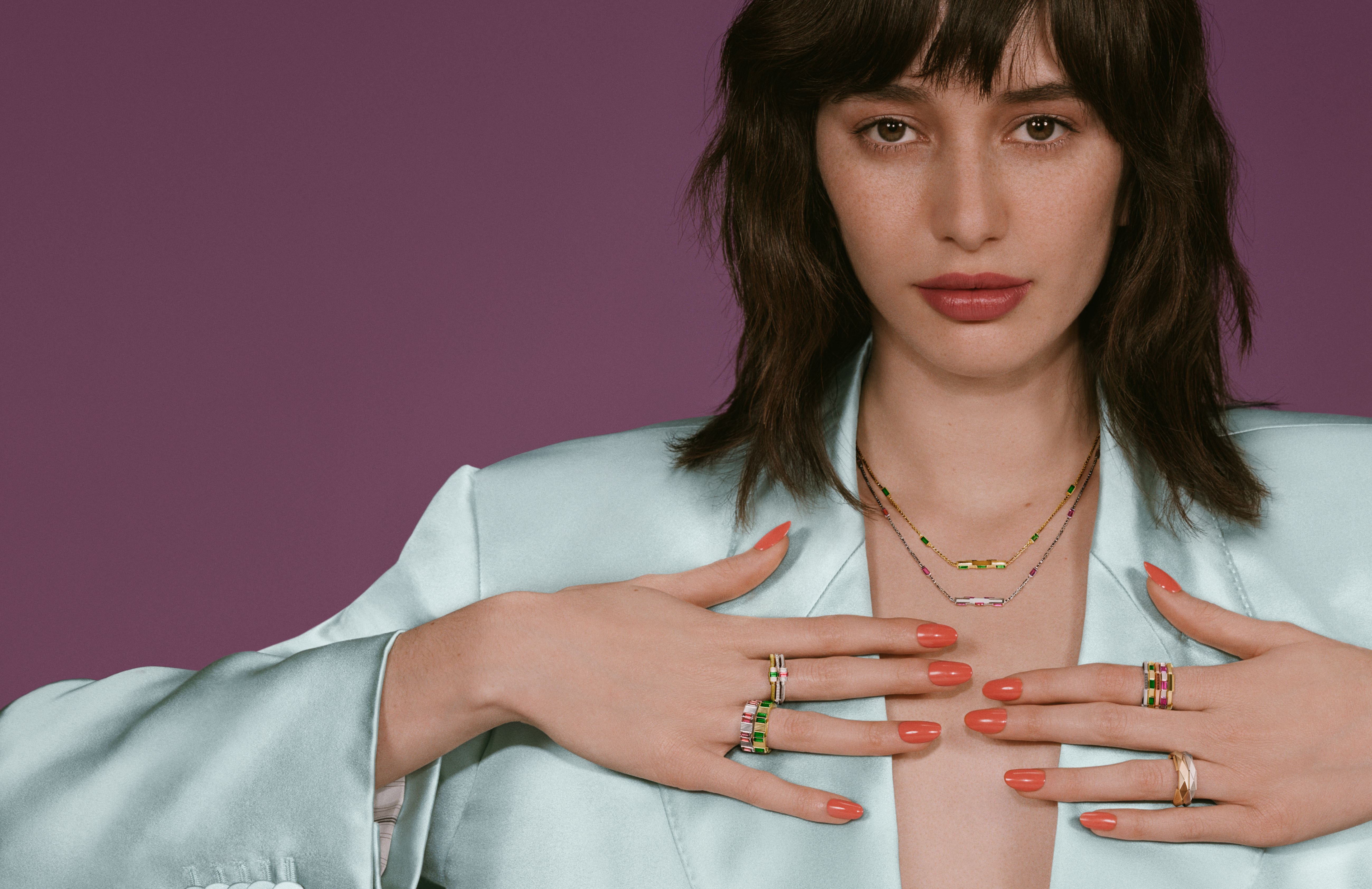 GUCCI Link to Love珠寶系列以1960年代時尚雜誌專題為靈感，強調可以疊搭的特色。（古馳提供）