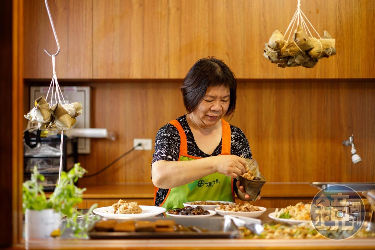 劉明珠擅長製作各式米食點心。